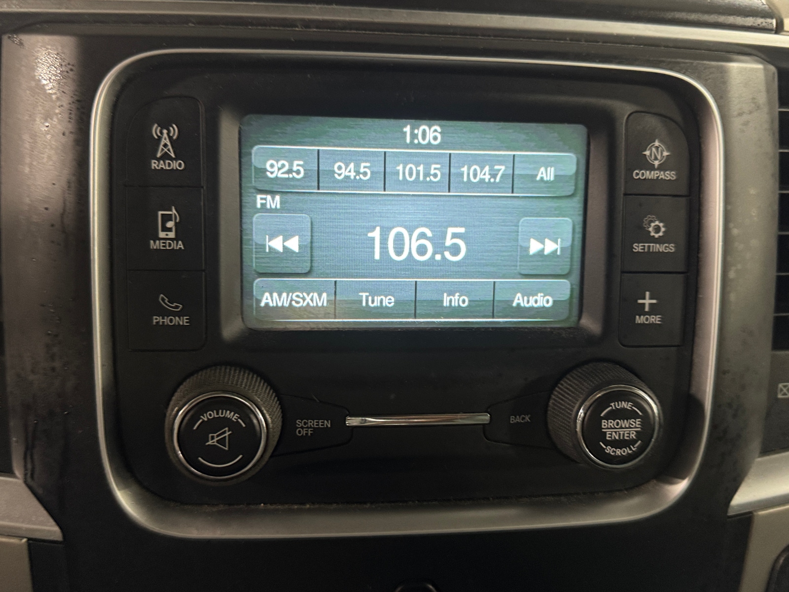 Thumbnail: 2019 RAM 1500 Classic - 4