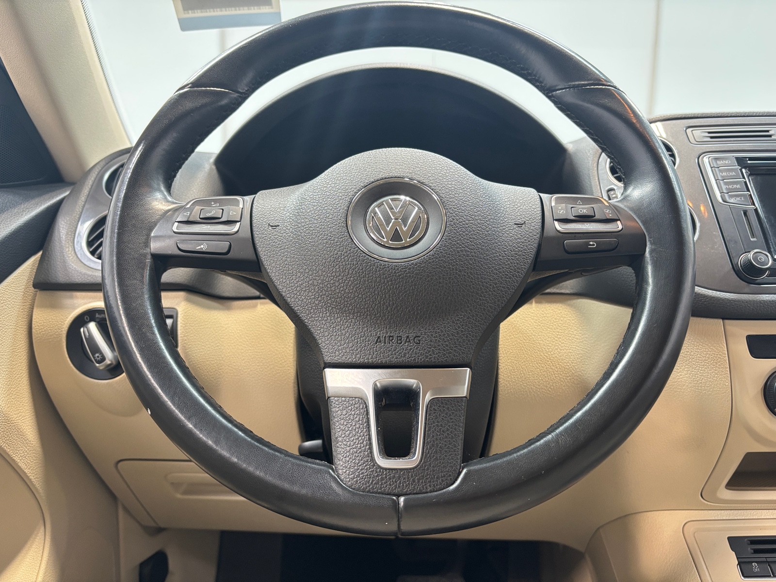 Thumbnail: 2017 Volkswagen Tiguan - 4