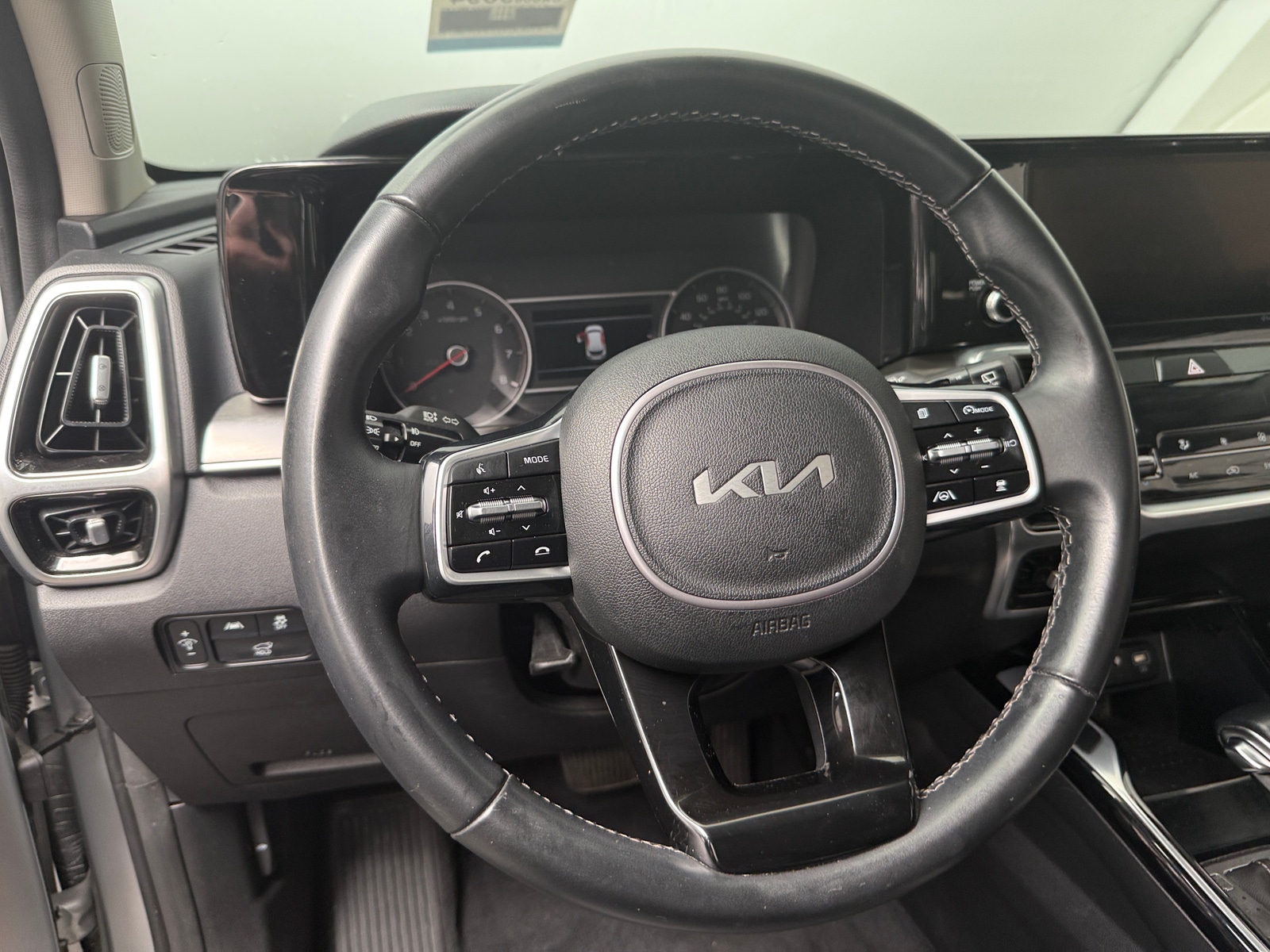 Thumbnail: 2022 Kia Sorento - 4