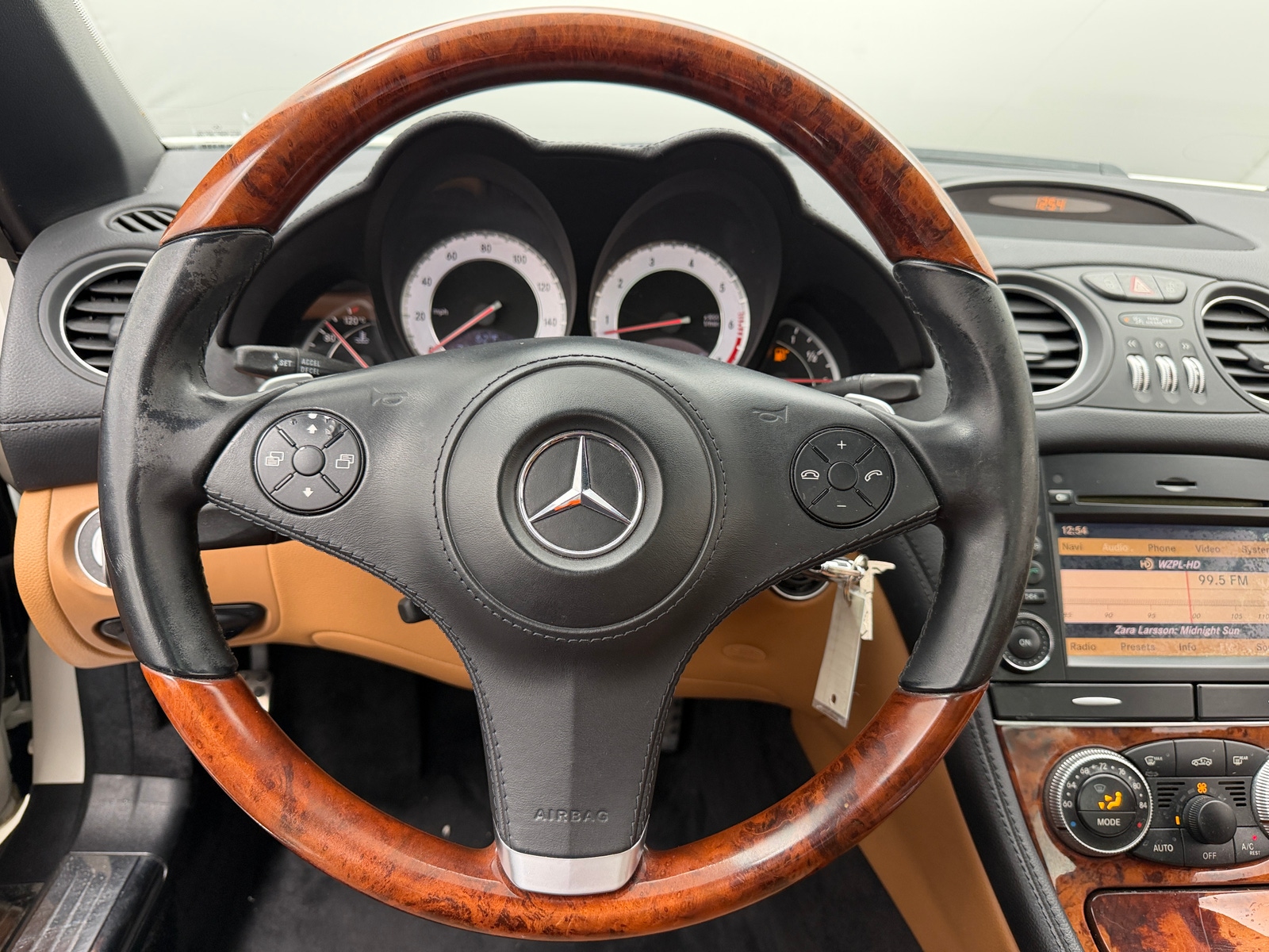 Thumbnail: 2011 Mercedes-Benz SL-Class - 3