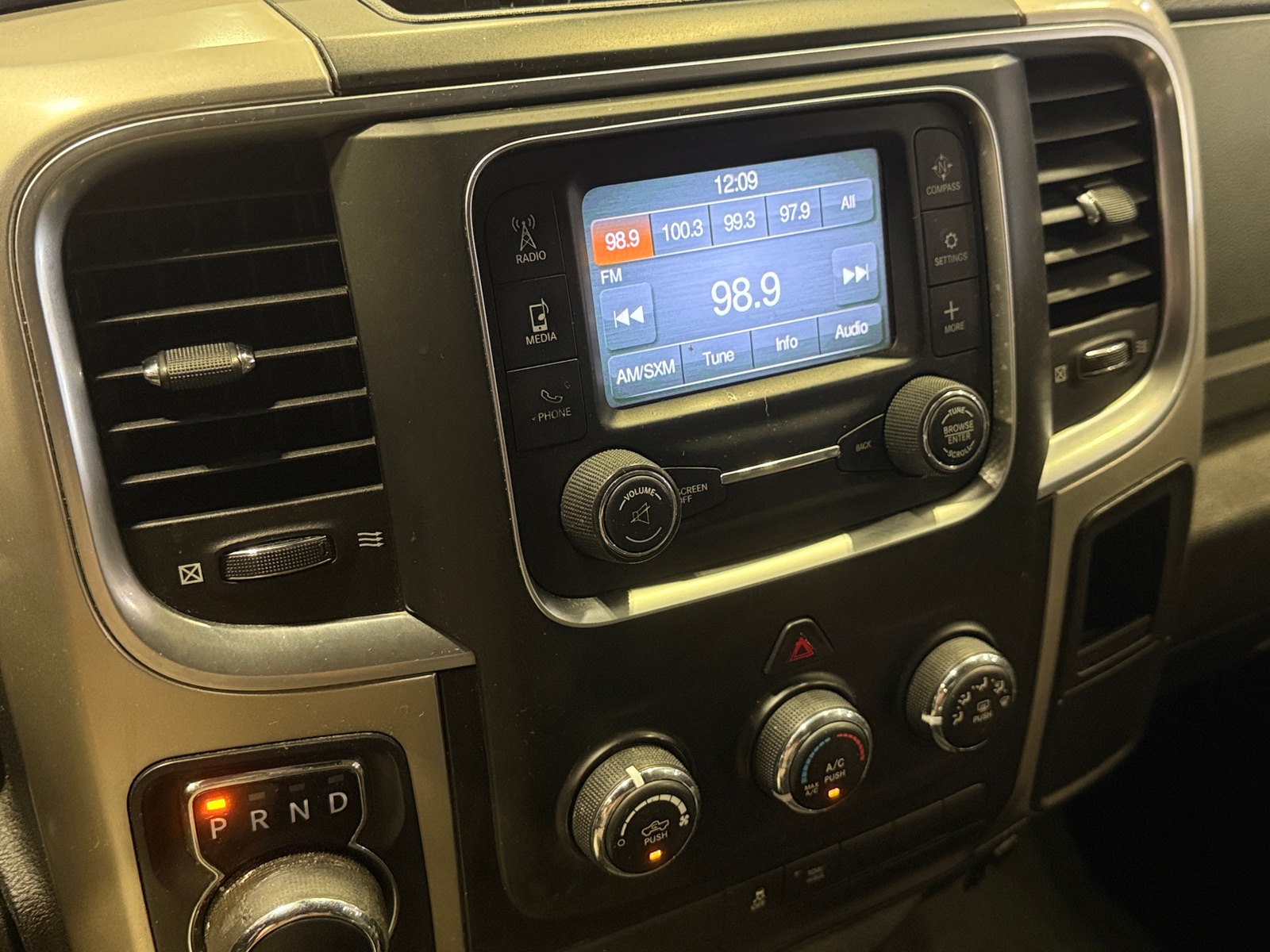 Thumbnail: 2019 RAM 1500 Classic - 4