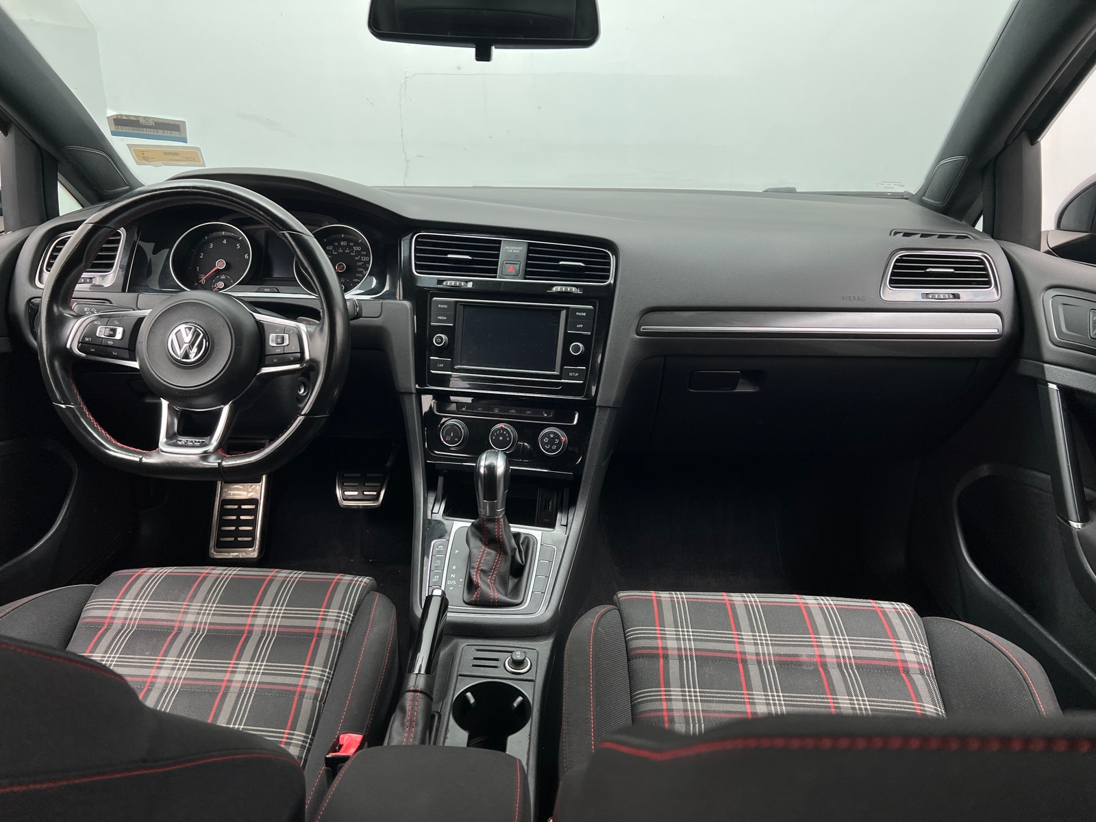 Thumbnail: 2019 Volkswagen Golf - 3