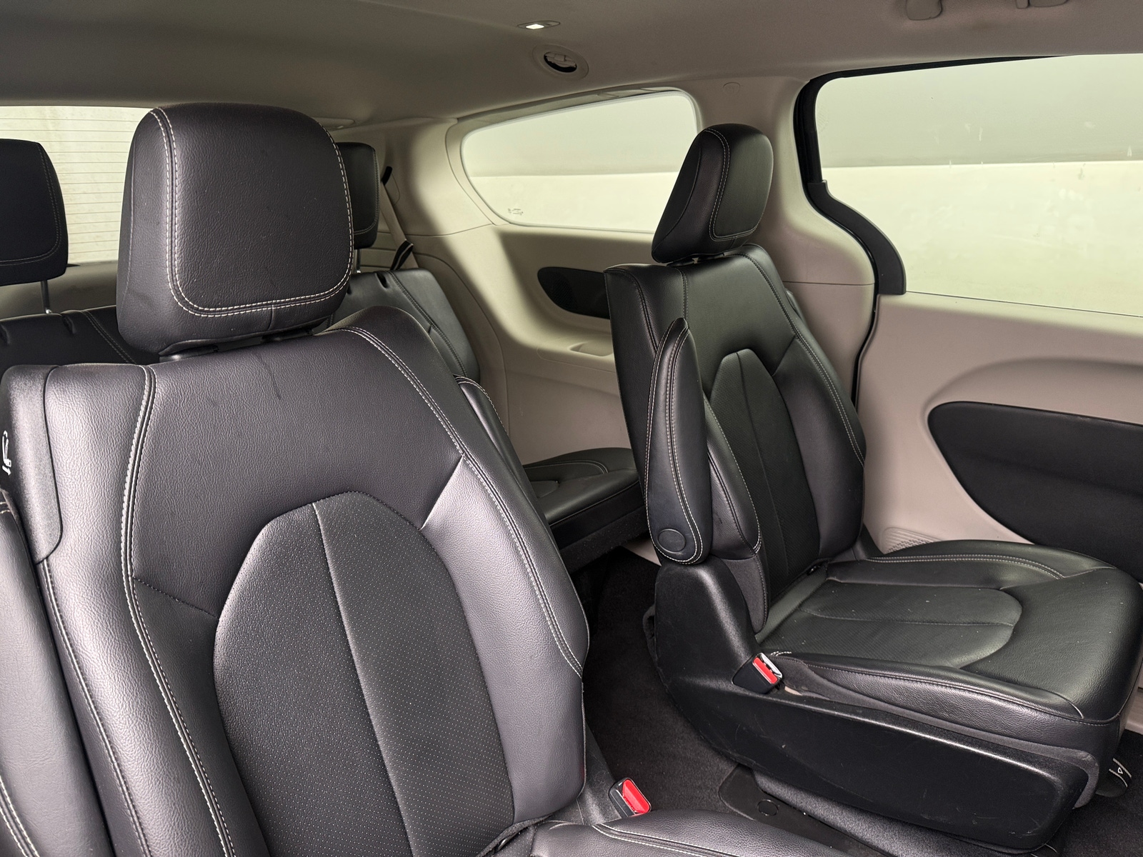 Thumbnail: 2022 Chrysler Pacifica - 5