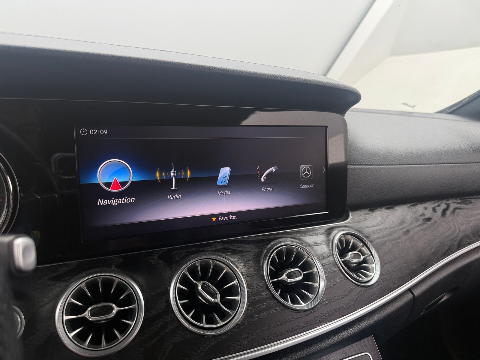 Thumbnail: 2018 Mercedes-Benz E-Class - 2