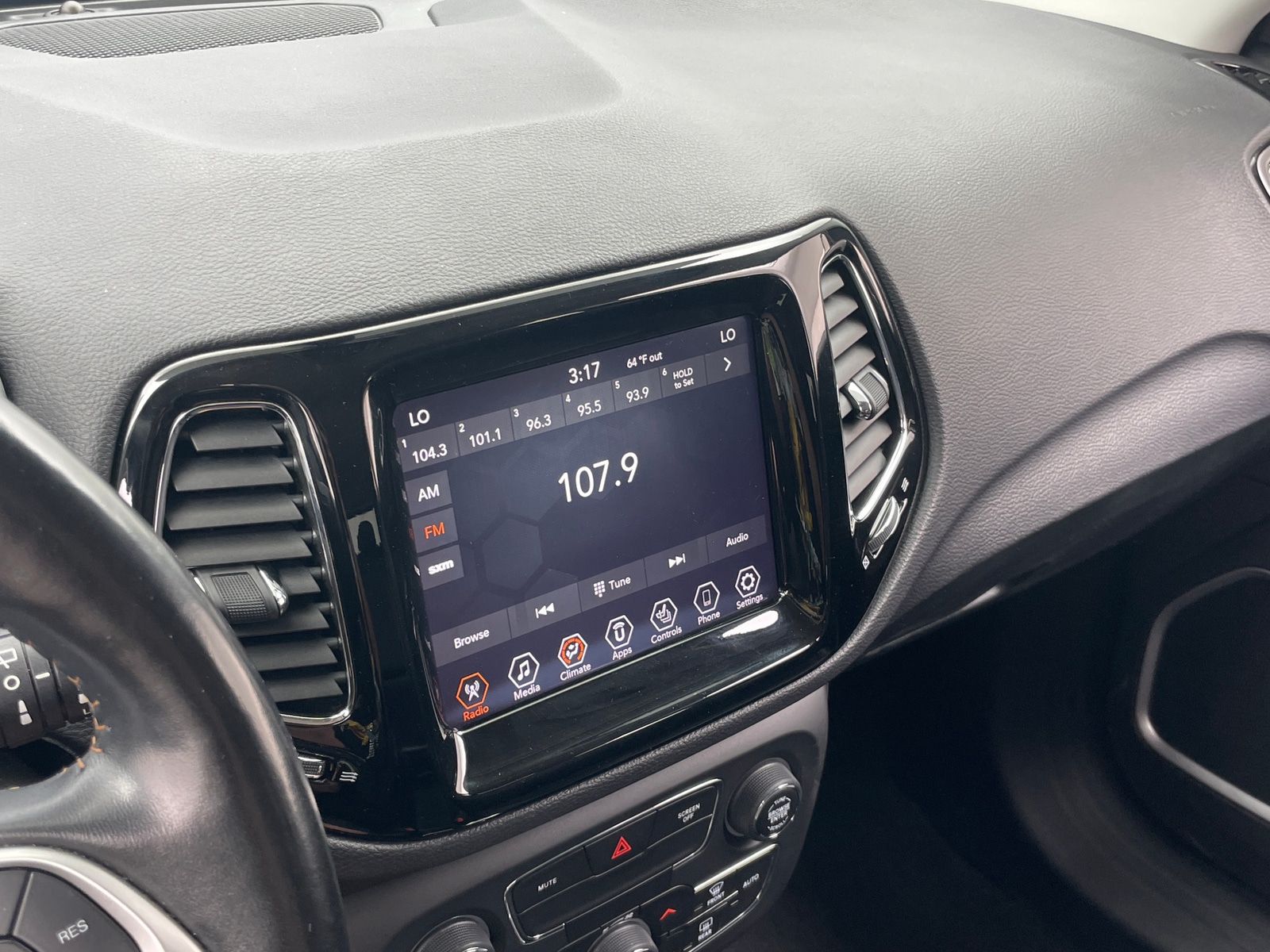 Thumbnail: 2020 Jeep Compass - 3