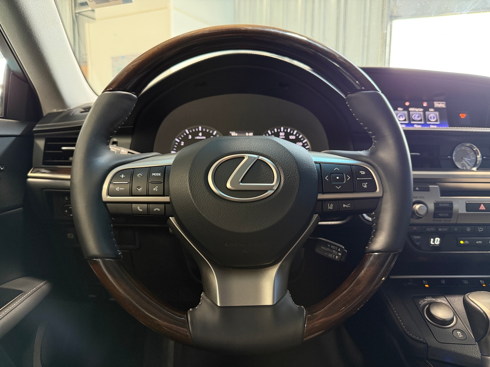 Thumbnail: 2016 Lexus ES - 4