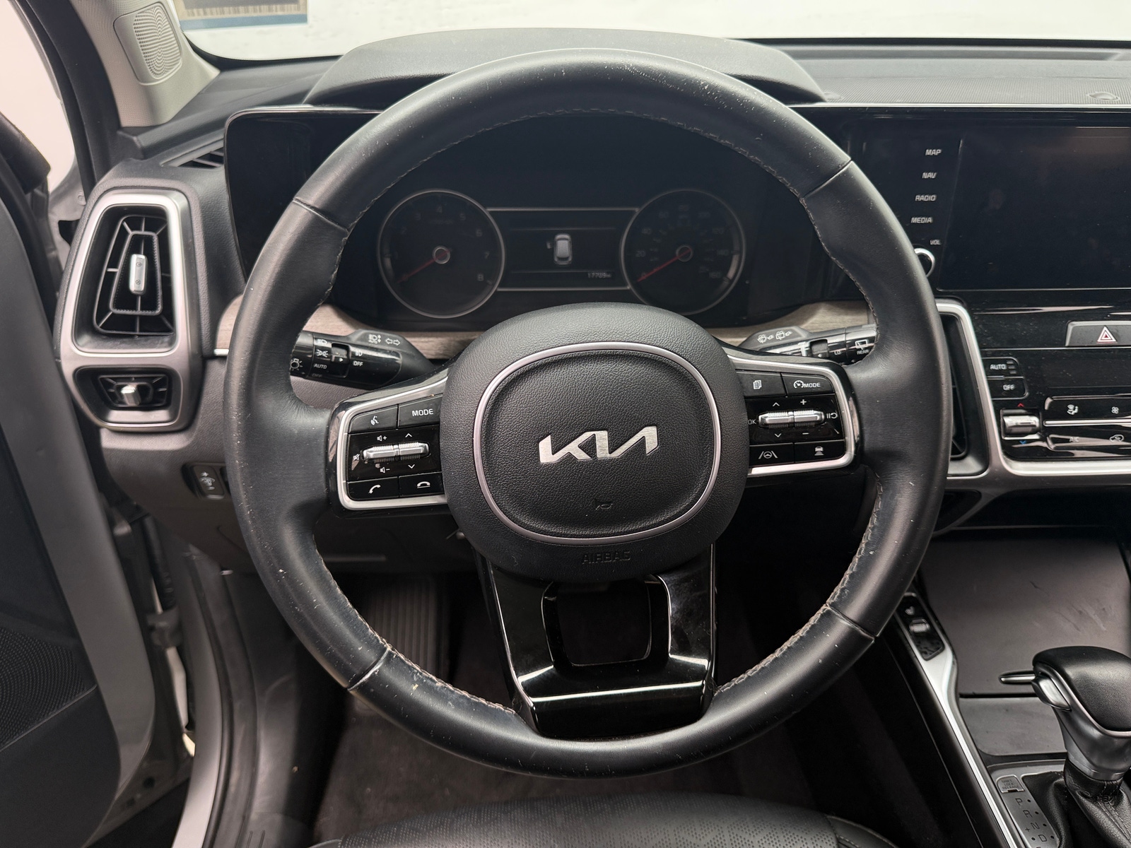 Thumbnail: 2023 Kia Sorento - 4