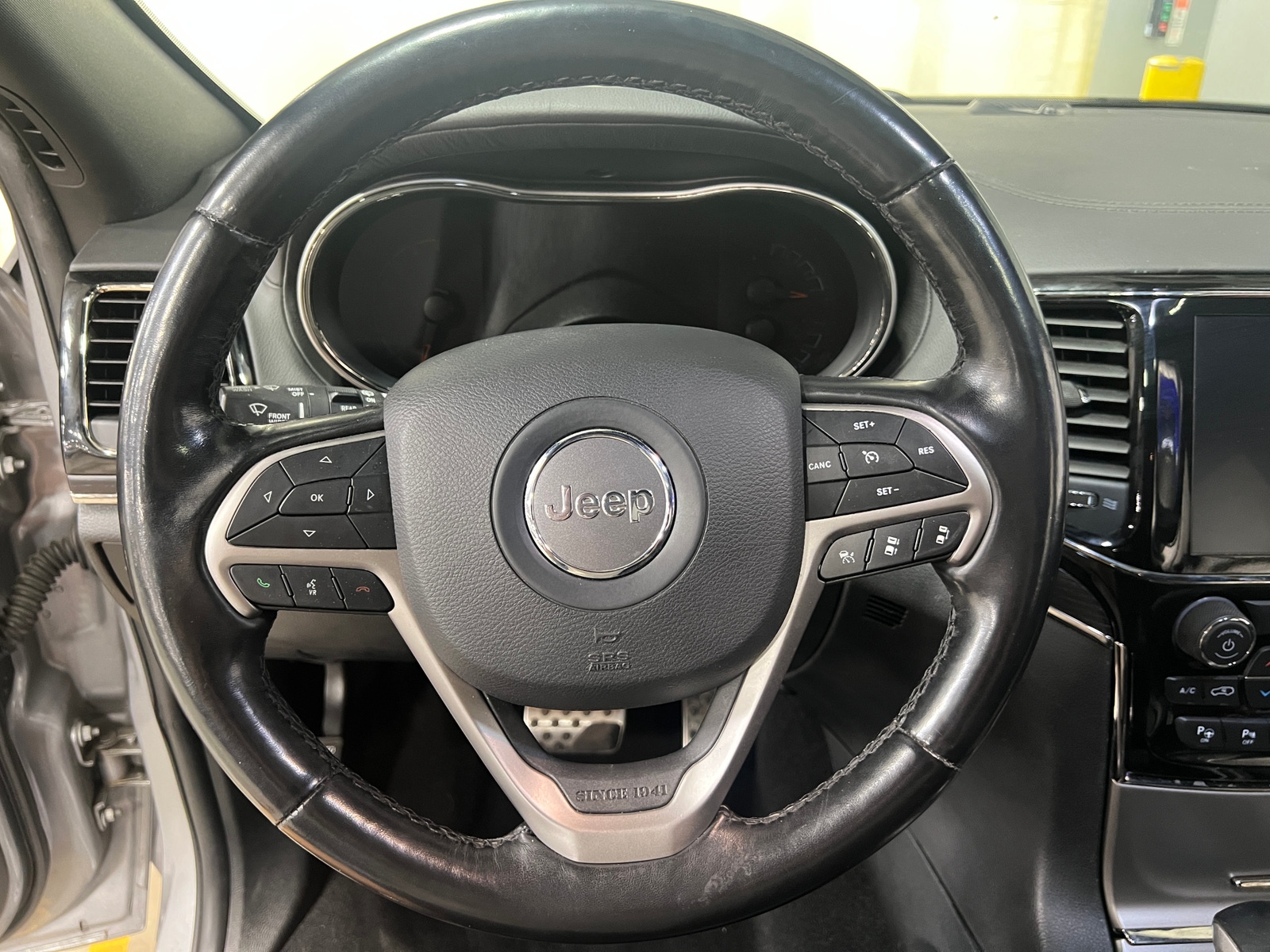 Thumbnail: 2020 Jeep Grand Cherokee - 4