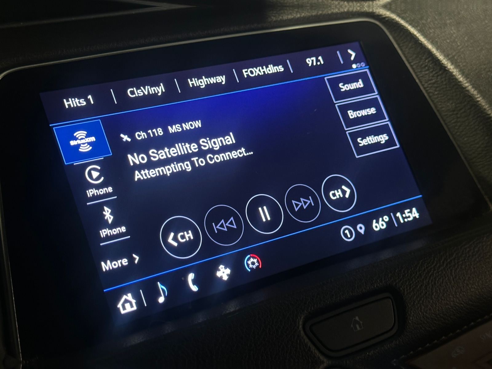 Thumbnail: 2023 Cadillac XT4 - 3