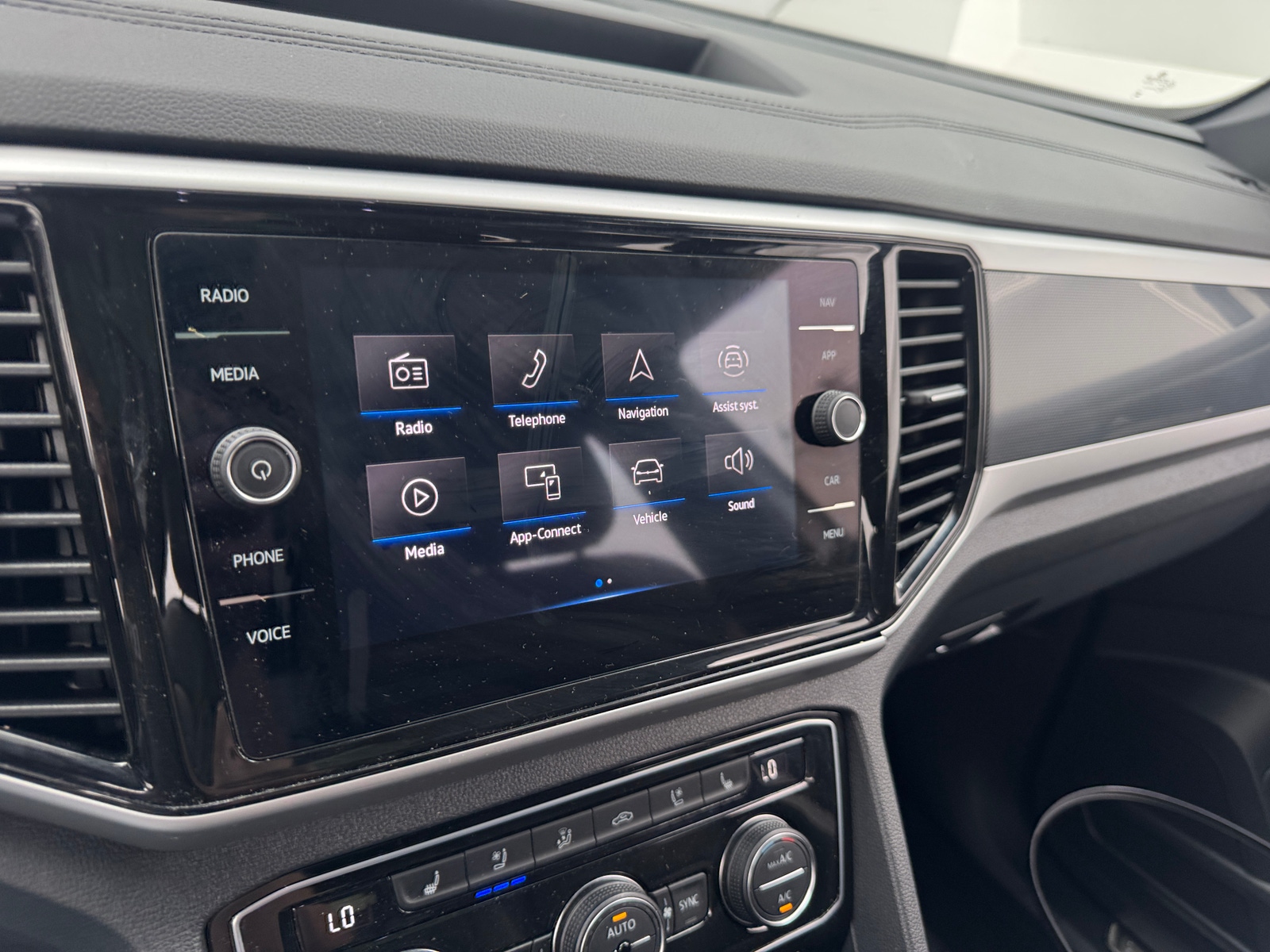 Thumbnail: 2023 Volkswagen Atlas - 3