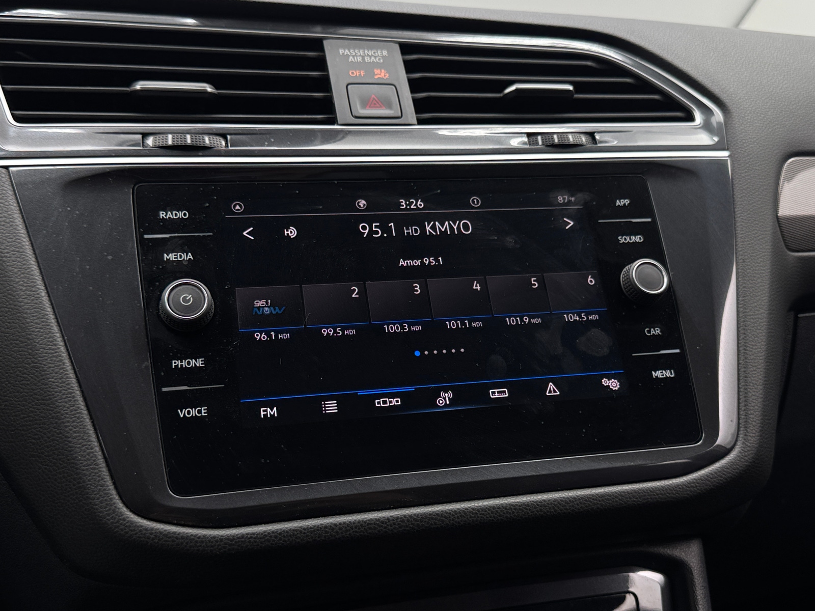 Thumbnail: 2024 Volkswagen Tiguan - 3