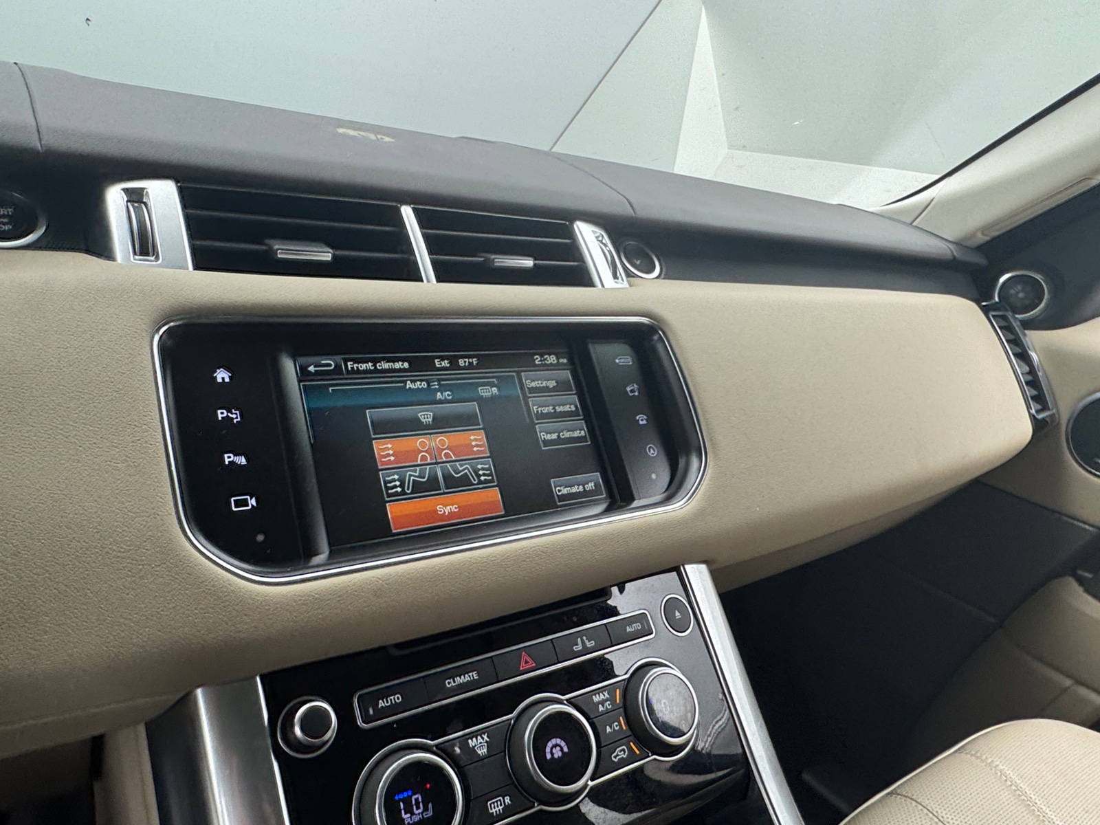 Thumbnail: 2016 Land Rover Range Rover Sport - 3