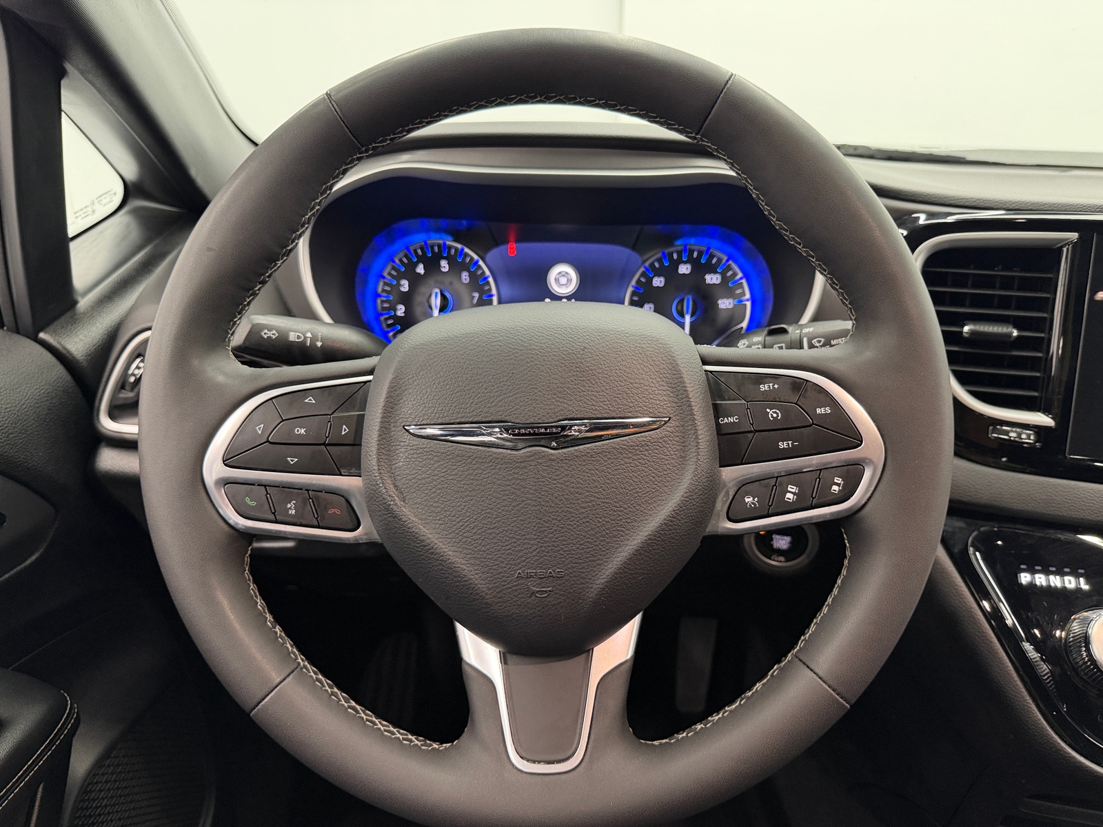 Thumbnail: 2025 Chrysler Pacifica - 4