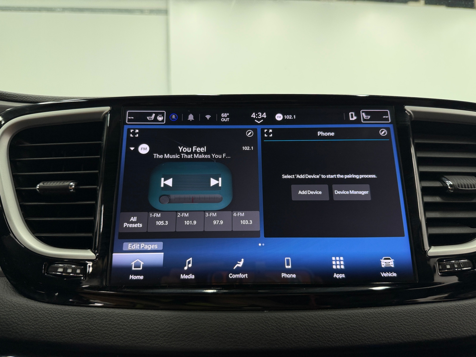 Thumbnail: 2025 Chrysler Pacifica - 3