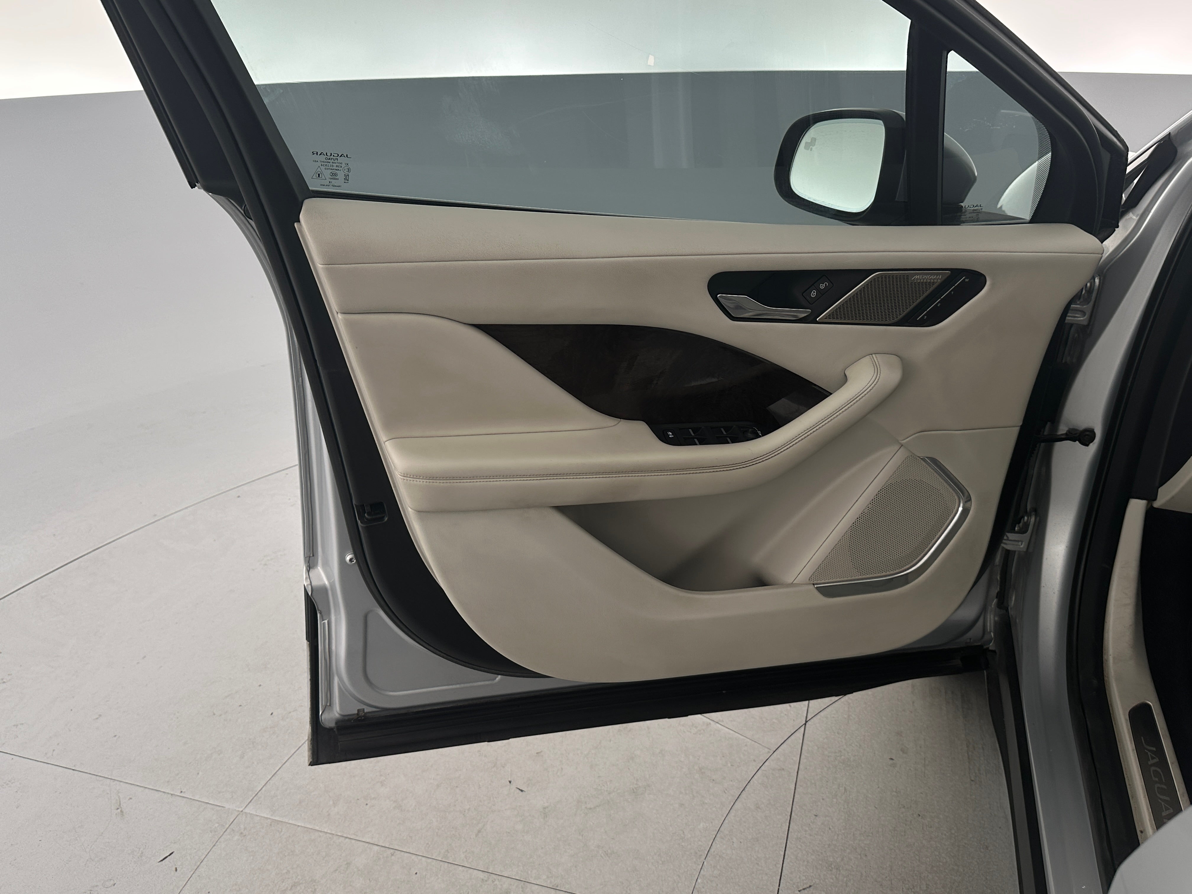 Used 2020 Jaguar I-PACE HSE with VIN SADHD2S16L1F81681 for sale in Oak Creek, WI