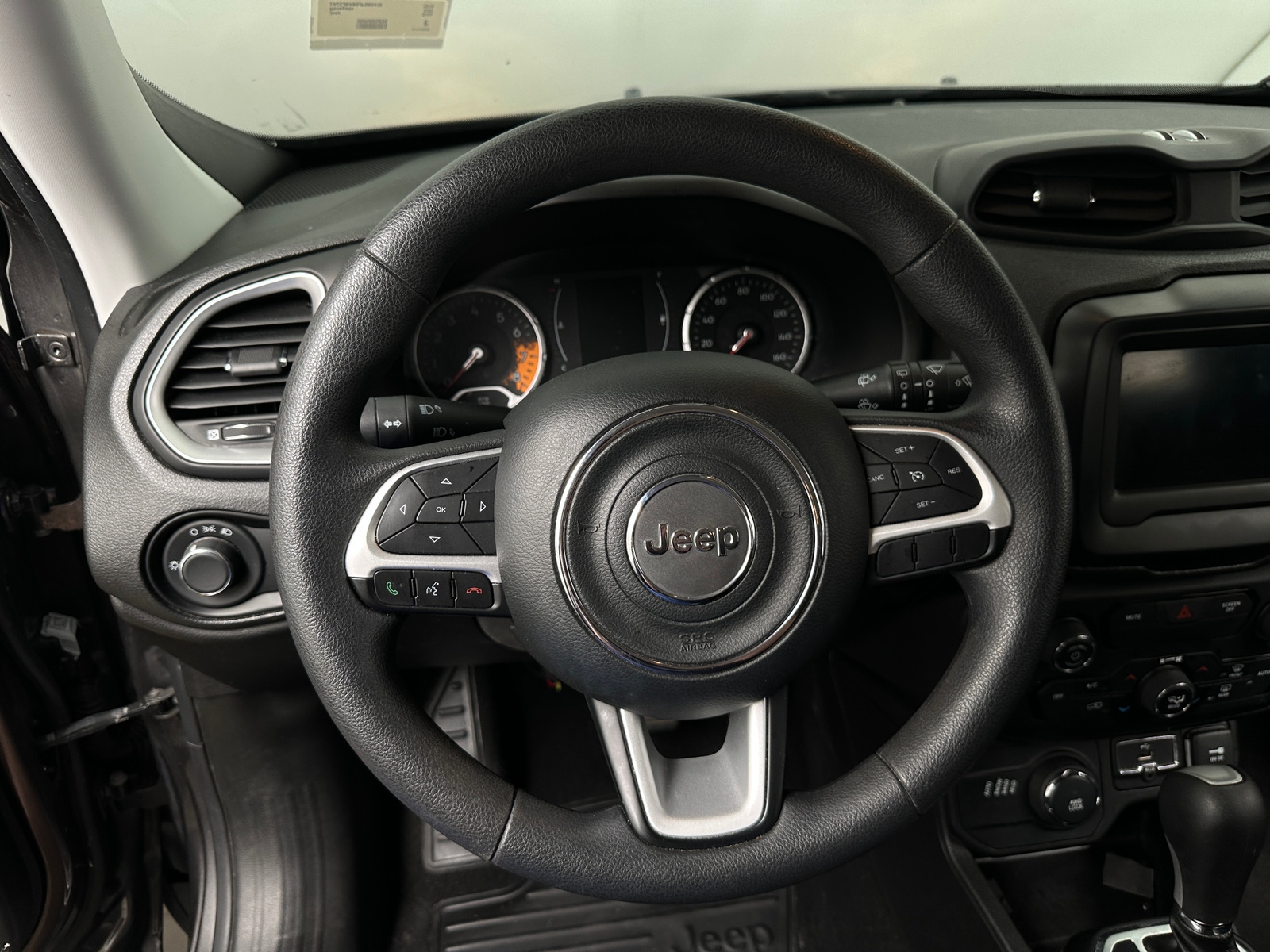 Thumbnail: 2018 Jeep Renegade - 5