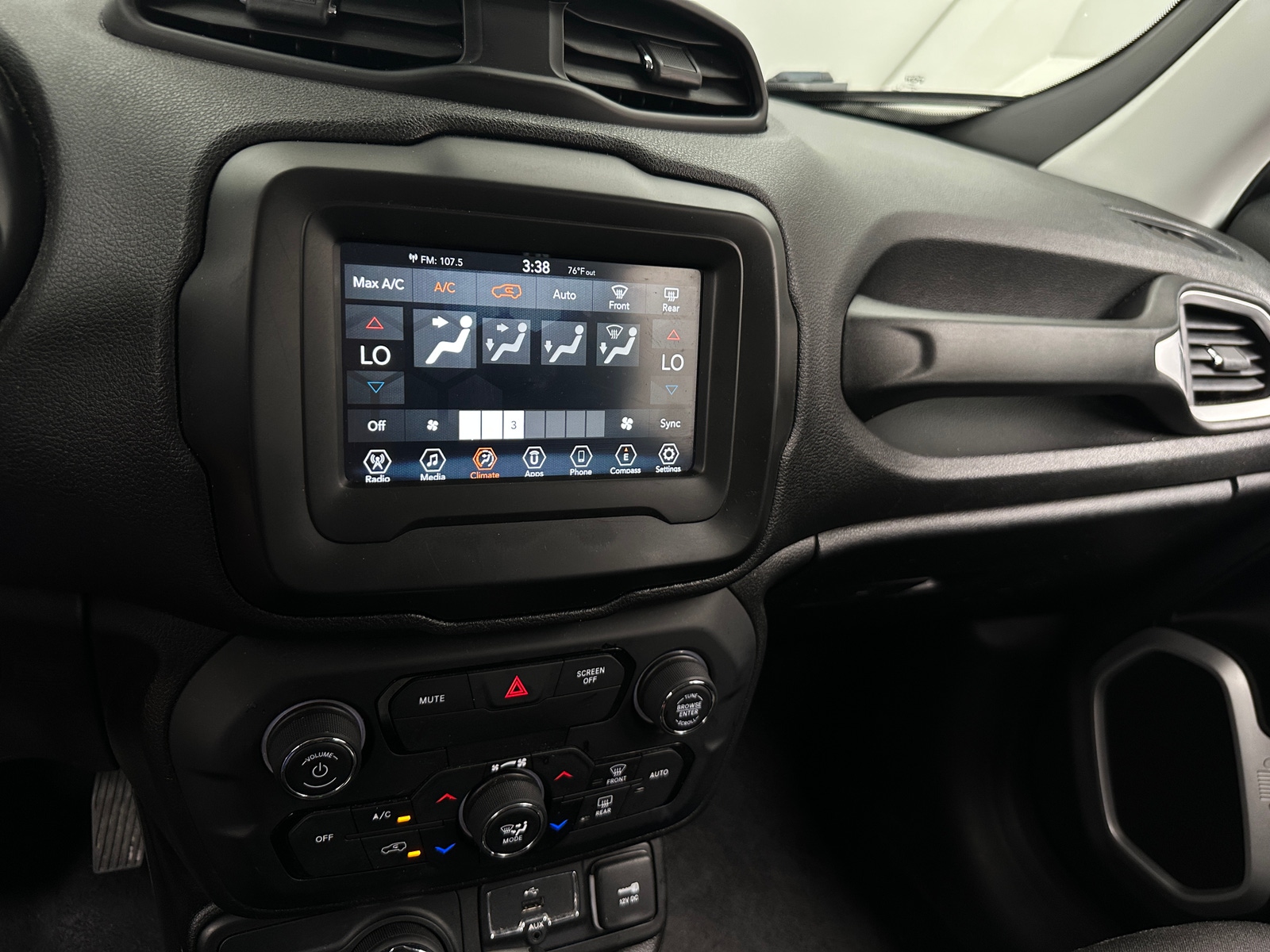 Thumbnail: 2018 Jeep Renegade - 4