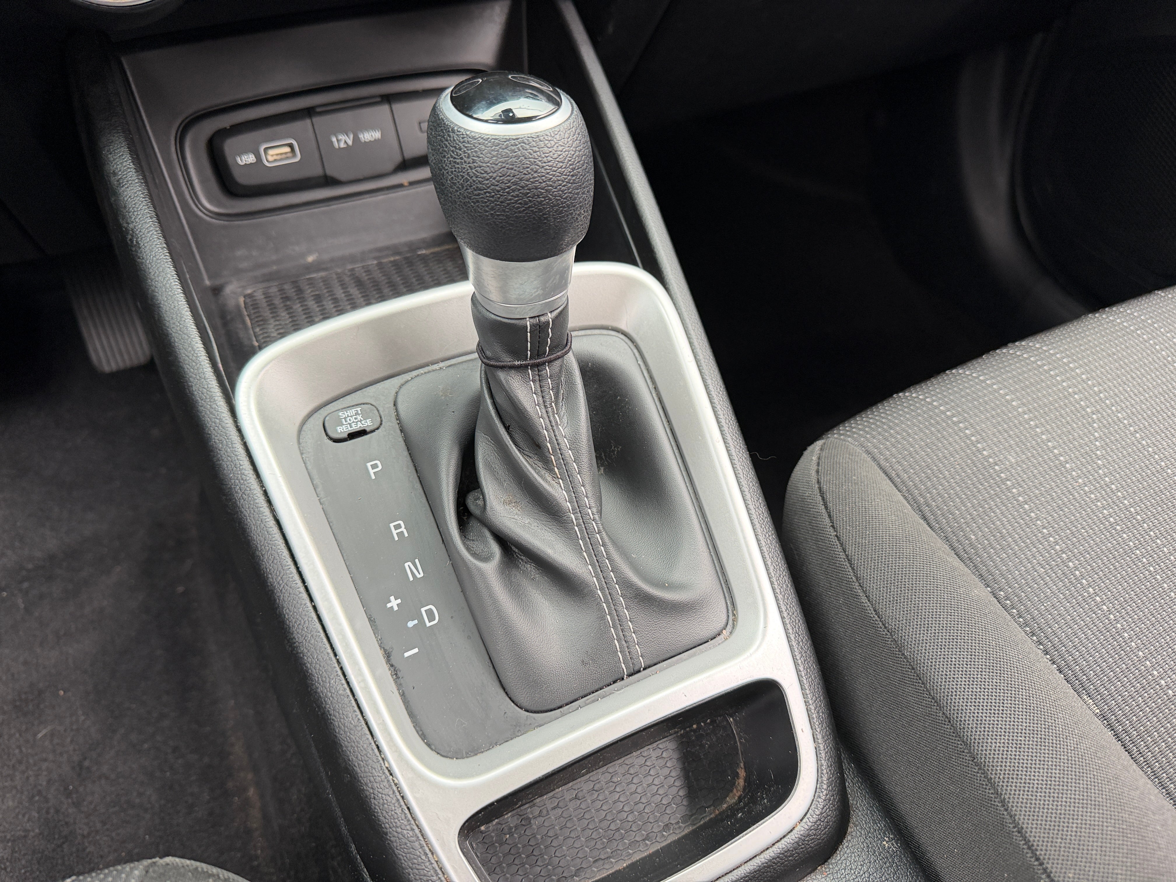 2022 Hyundai Venue SE - Photo 6