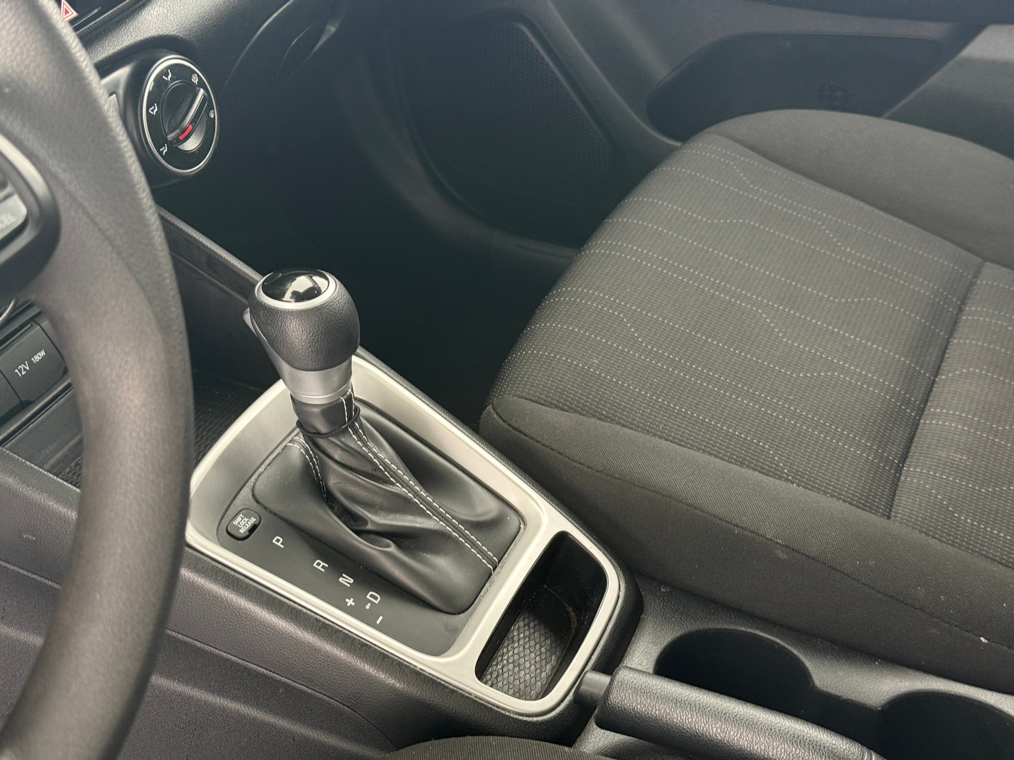2022 Hyundai Venue SE - Photo 18