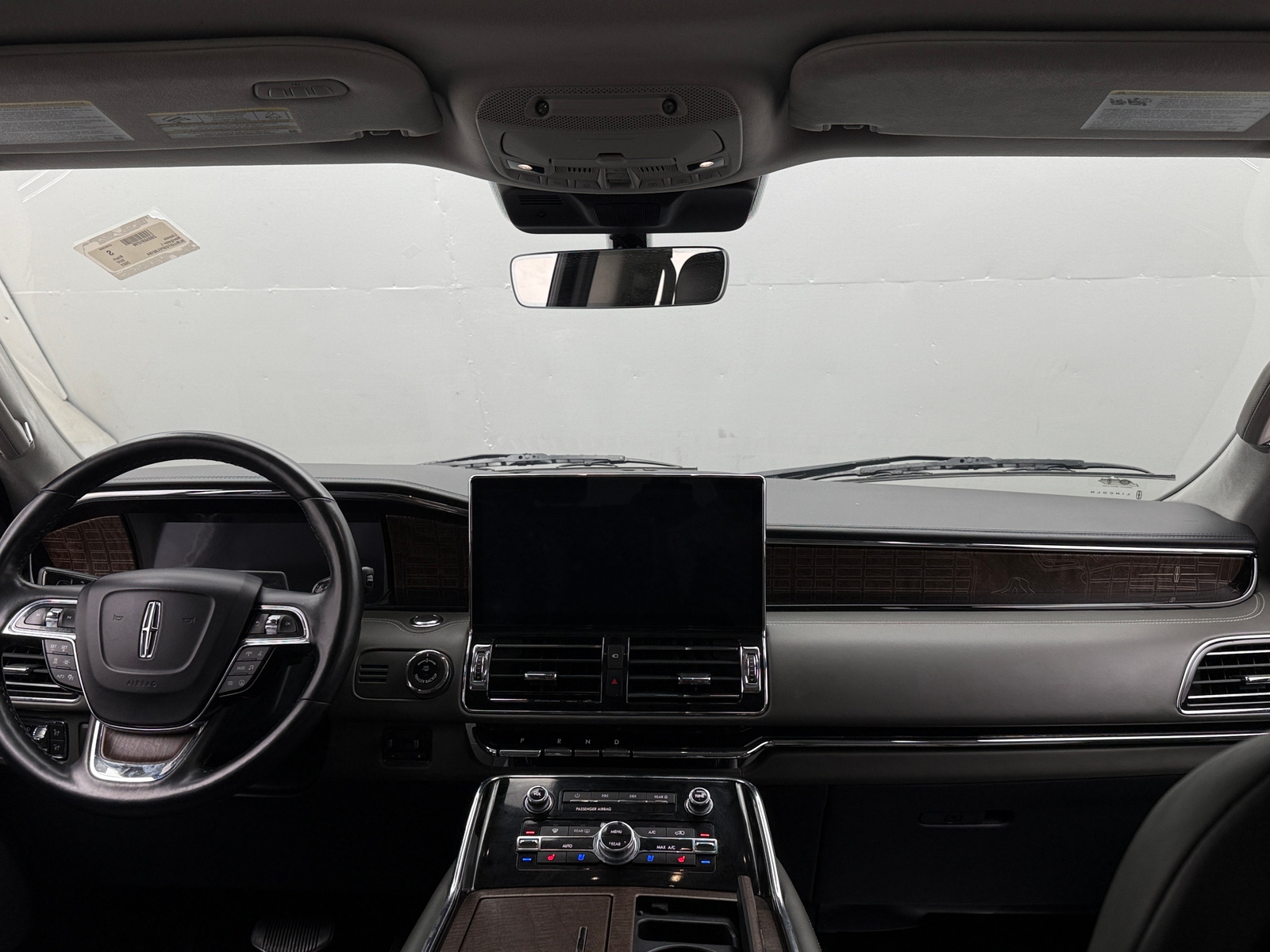 Thumbnail: 2023 Lincoln Navigator L - 2