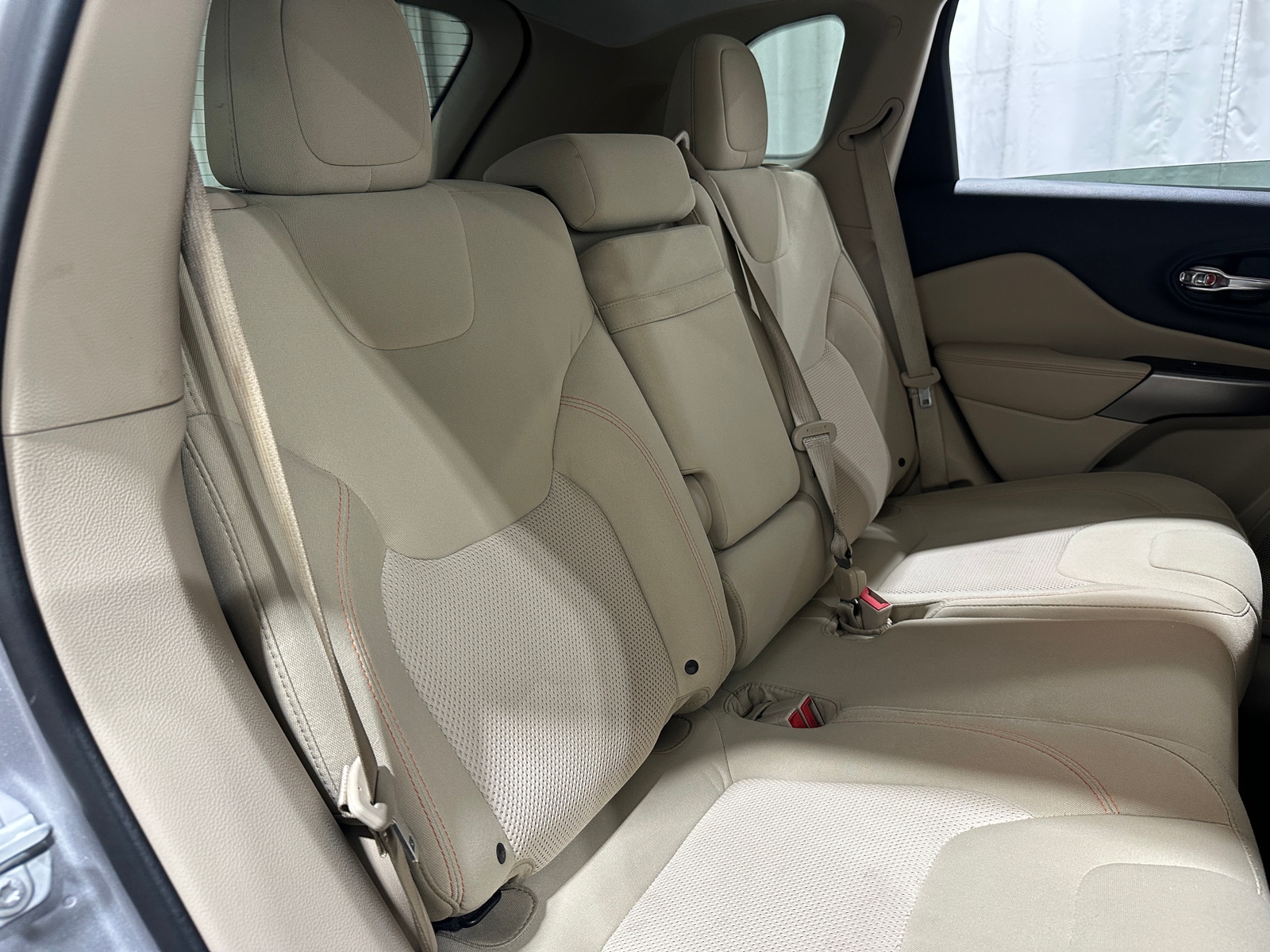 Thumbnail: 2019 Jeep Cherokee - 6