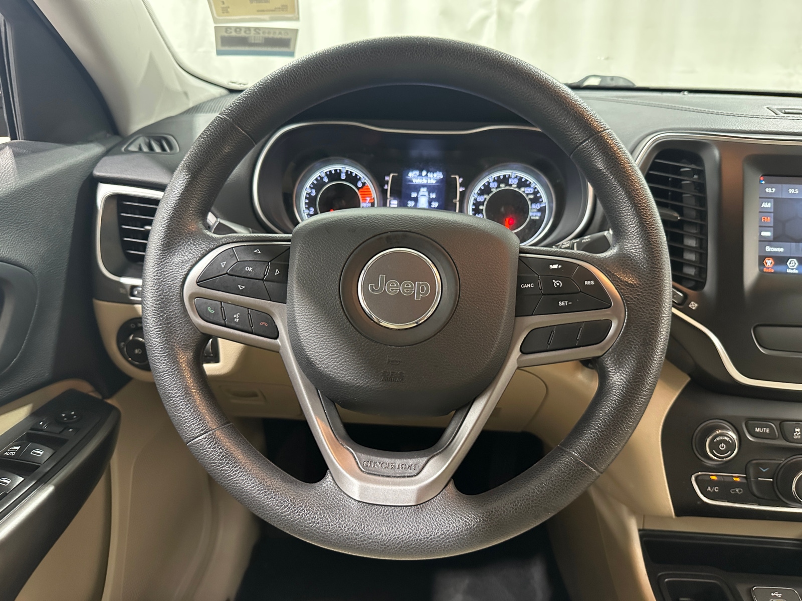 Thumbnail: 2019 Jeep Cherokee - 5