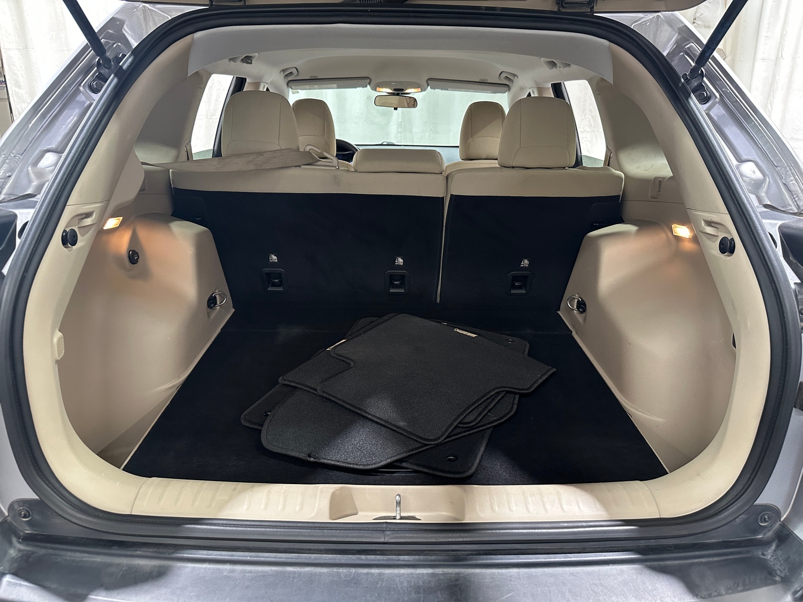 Thumbnail: 2019 Jeep Cherokee - 7