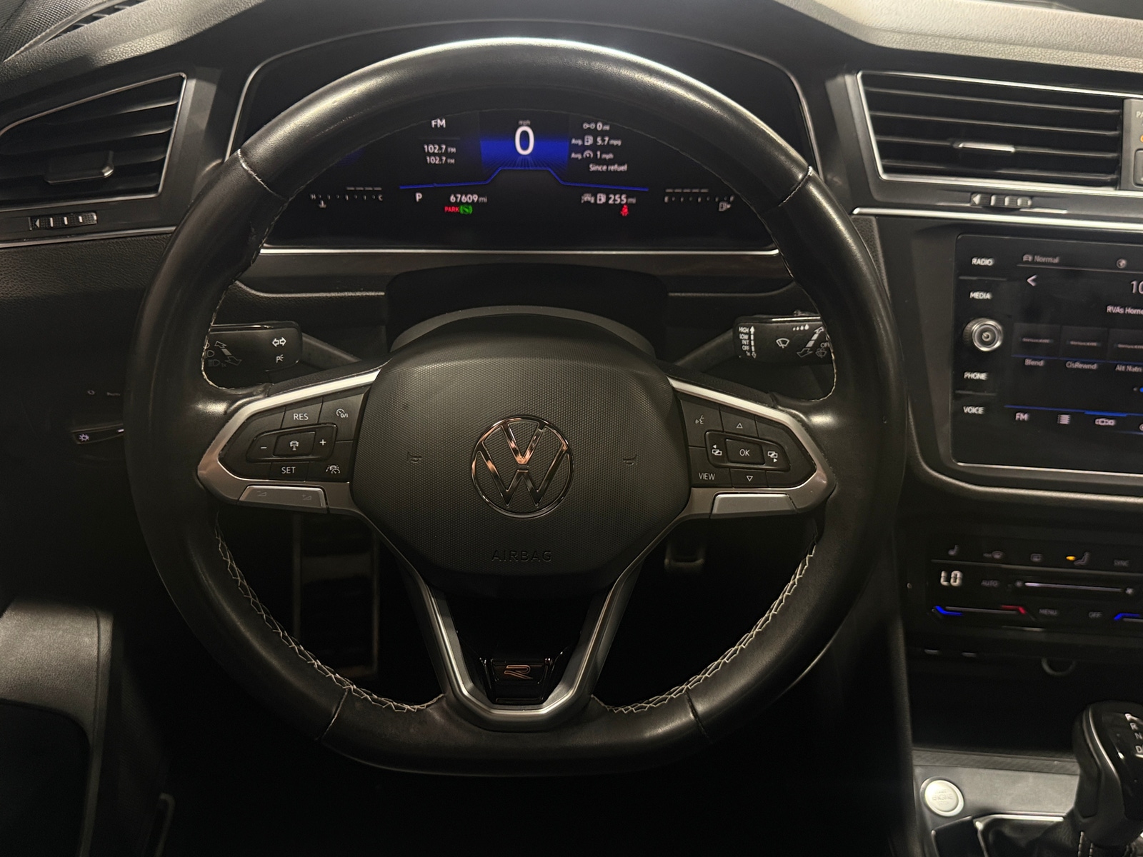 Thumbnail: 2023 Volkswagen Tiguan - 4