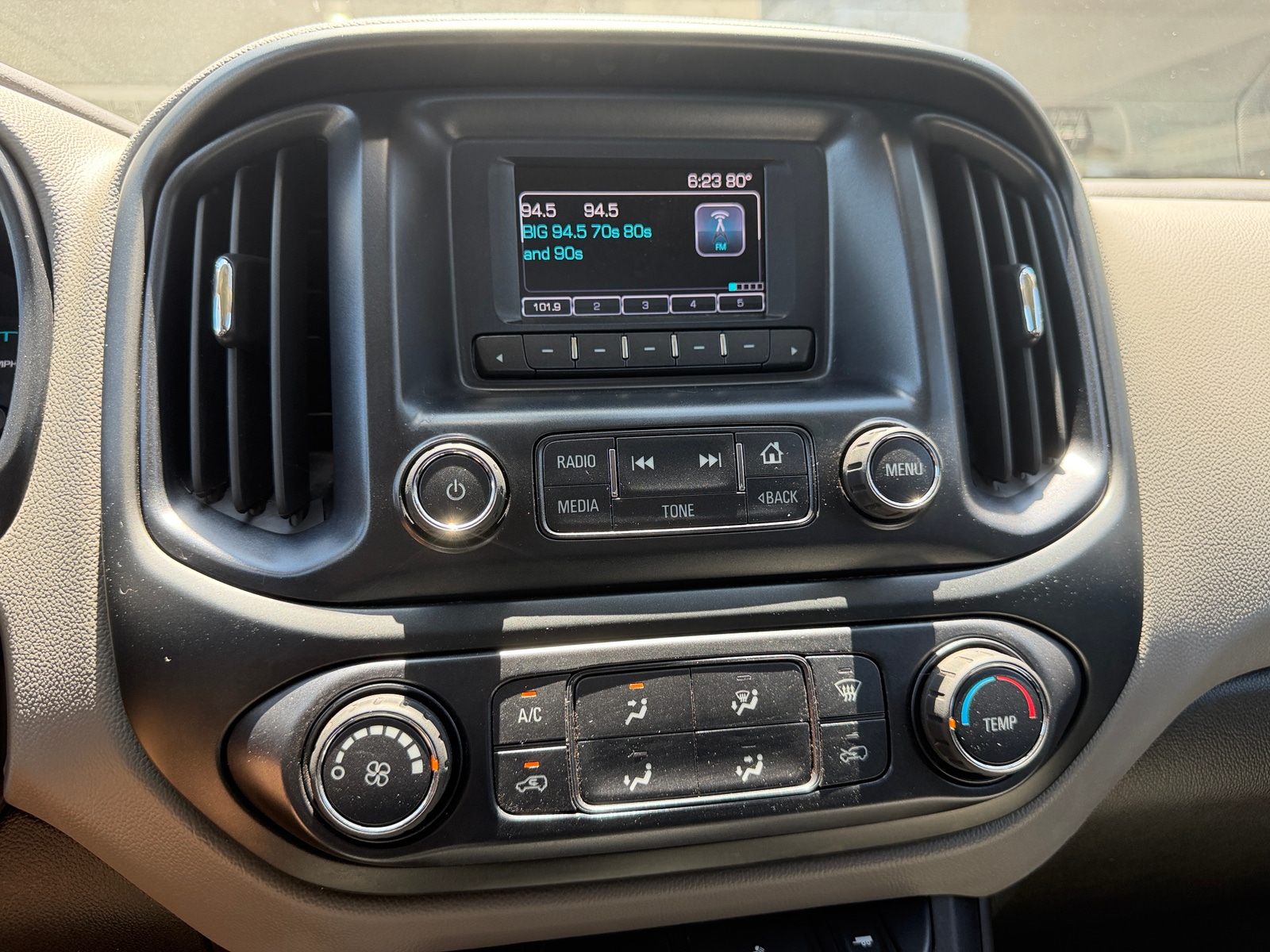 Thumbnail: 2017 Chevrolet Colorado - 4