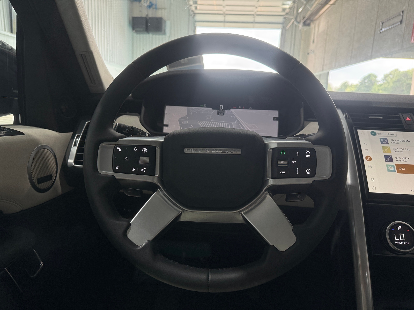 Thumbnail: 2025 Land Rover Discovery - 4