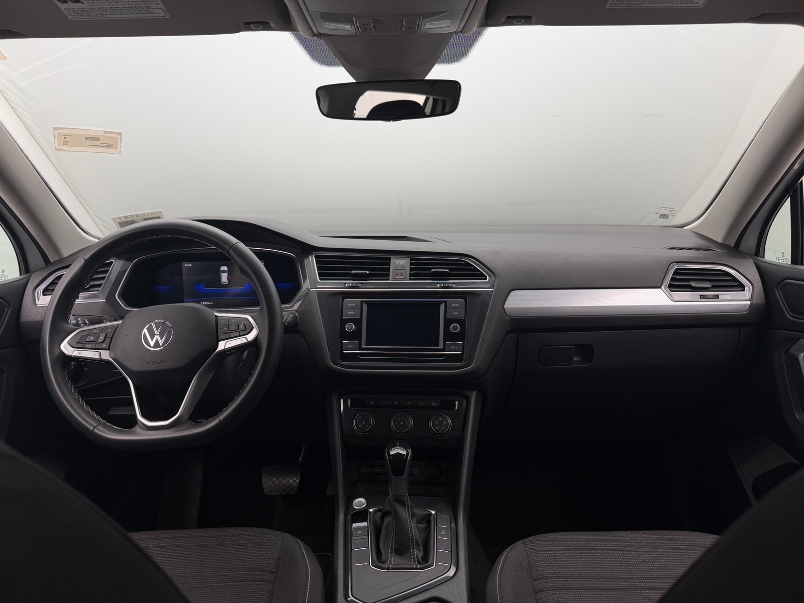 Thumbnail: 2023 Volkswagen Tiguan - 3
