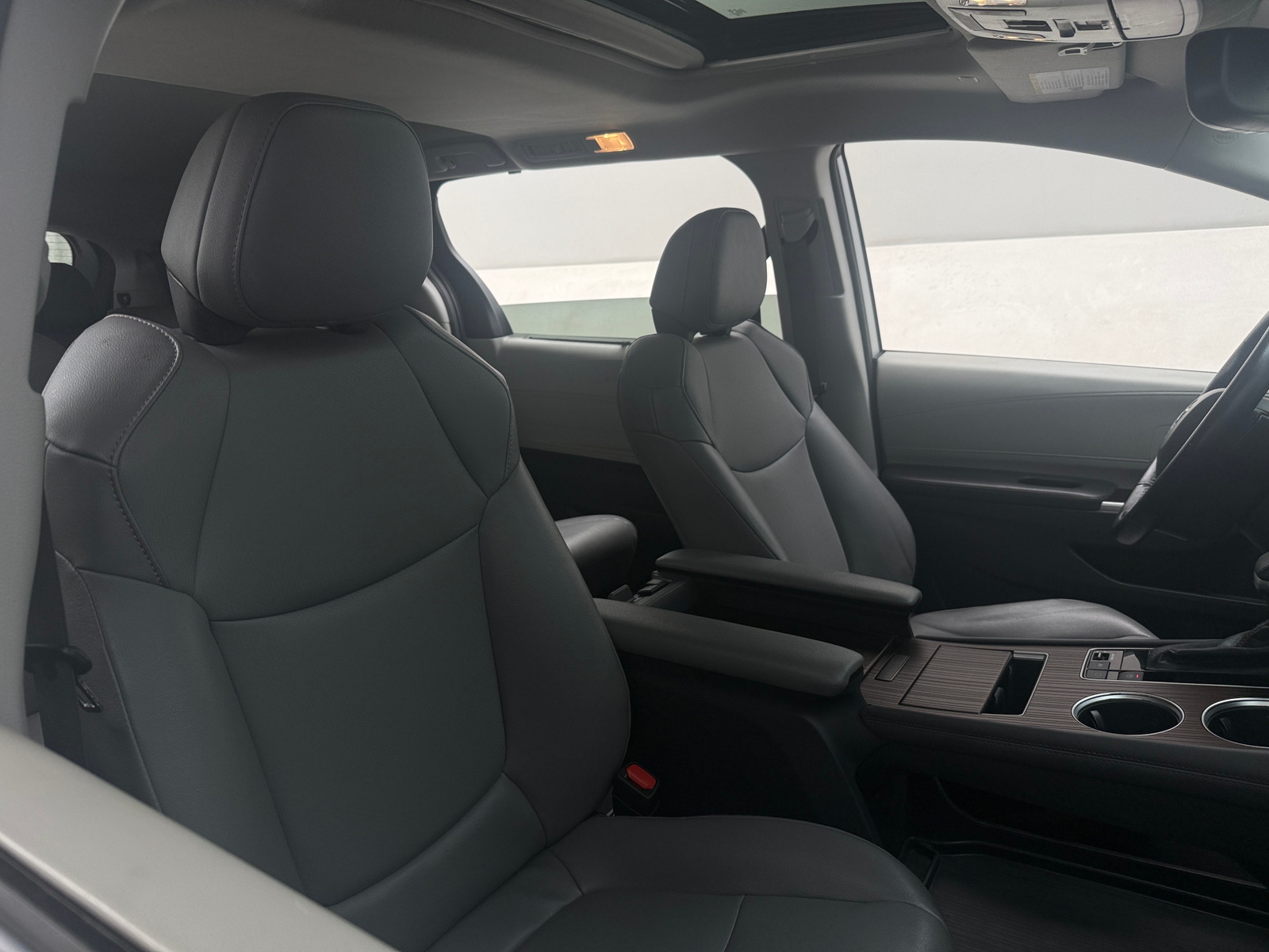 Thumbnail: 2022 Toyota Sienna - 2