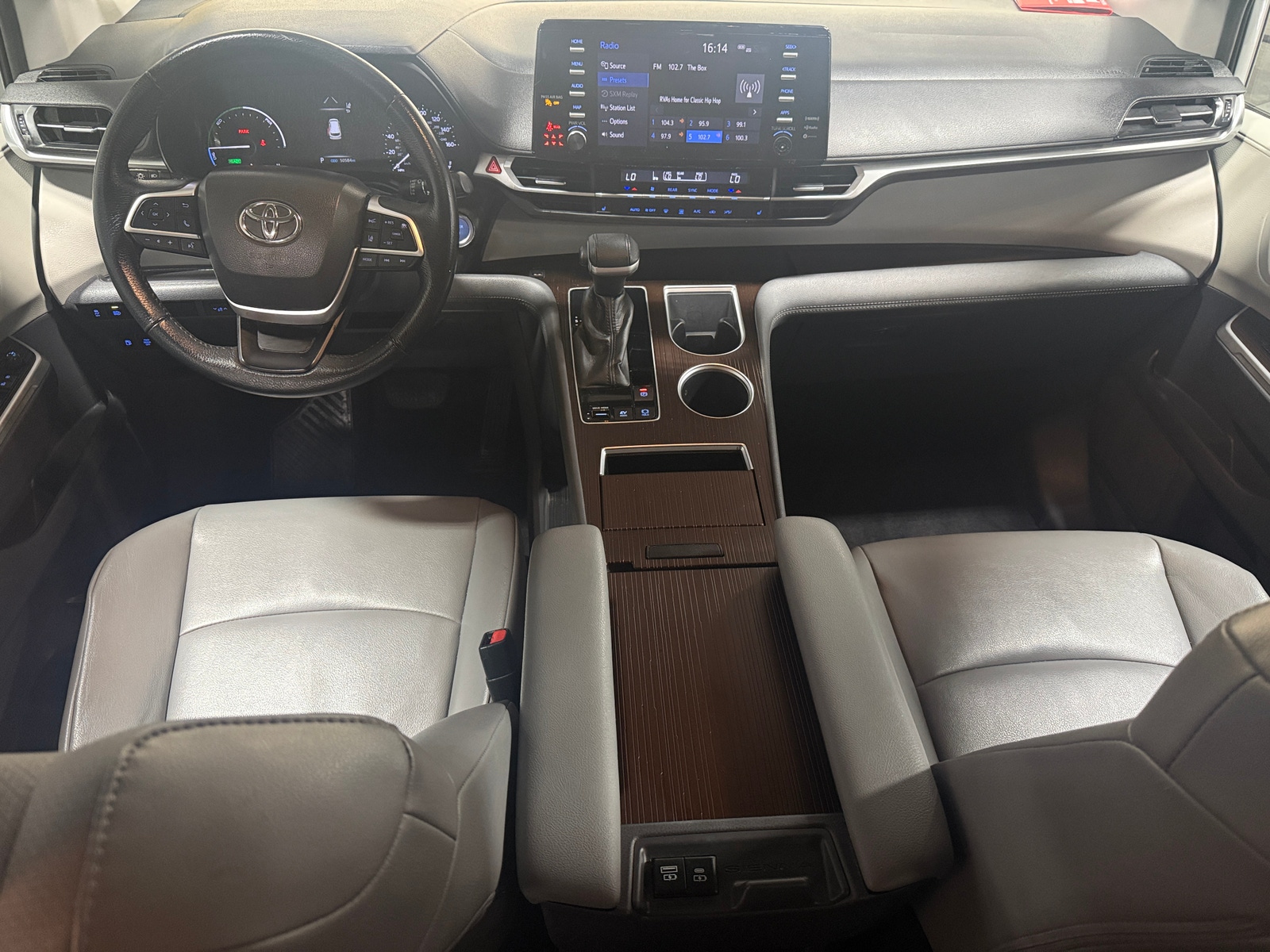 Thumbnail: 2022 Toyota Sienna - 3