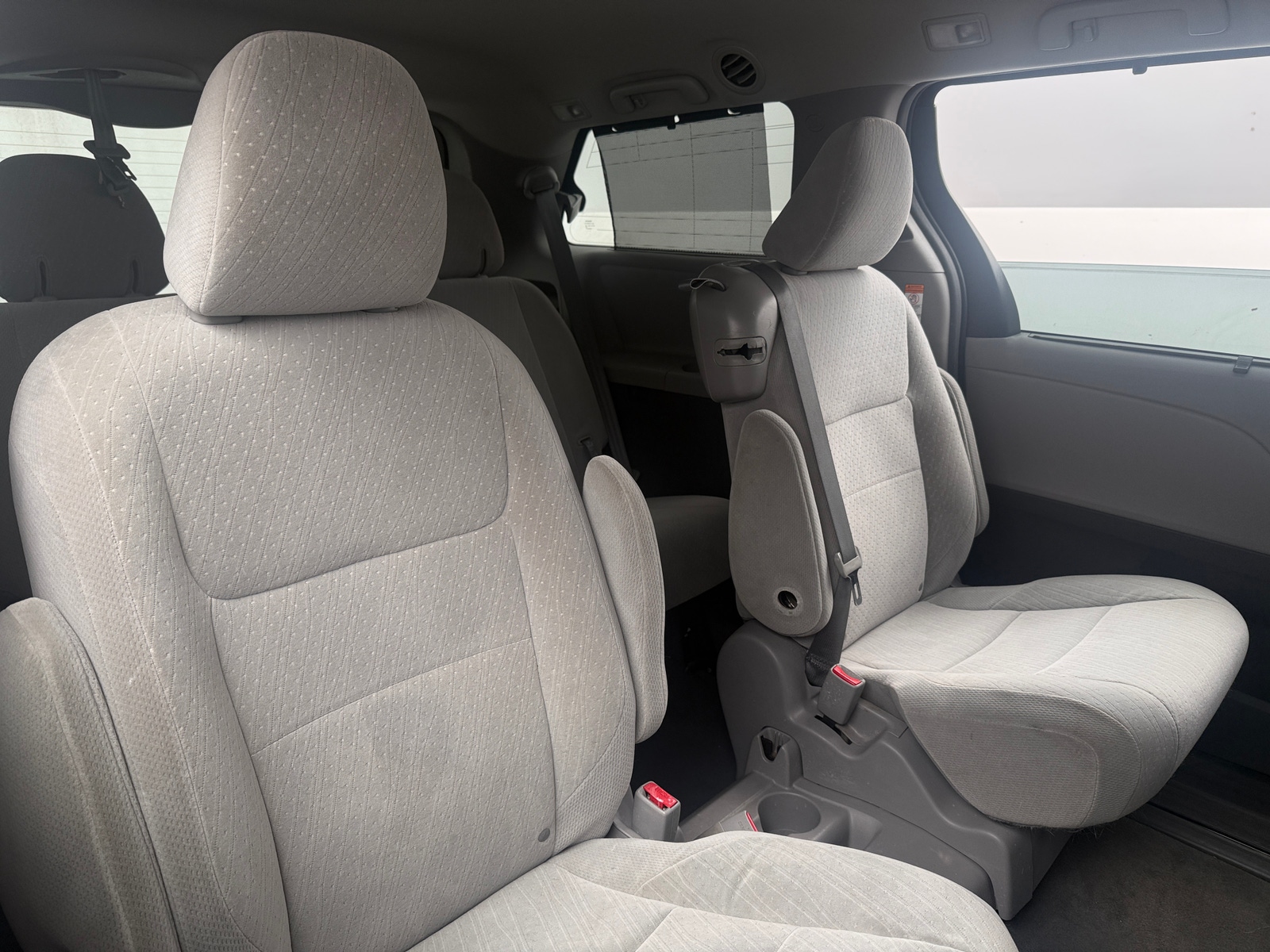 Thumbnail: 2017 Toyota Sienna - 6
