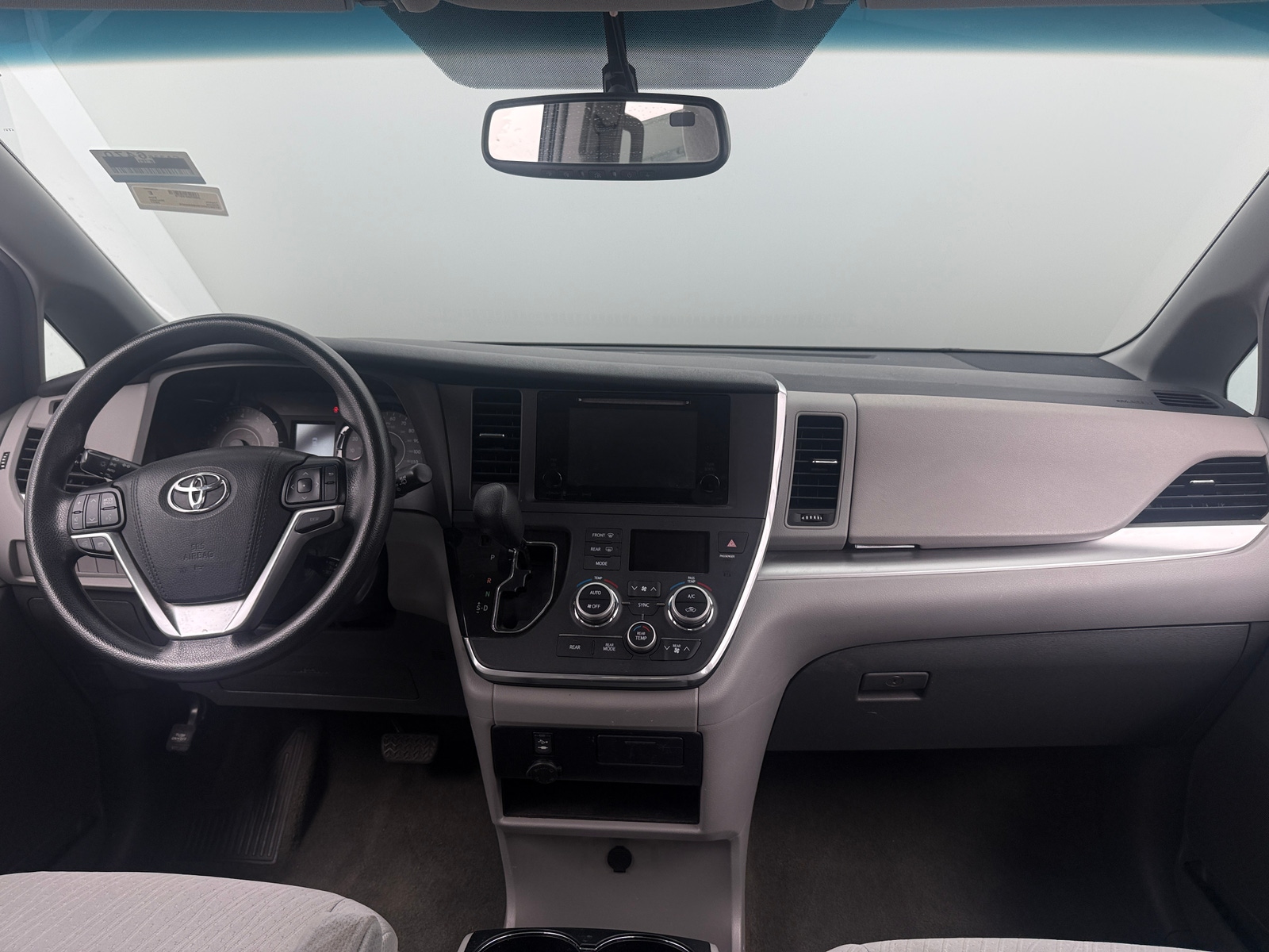 Thumbnail: 2017 Toyota Sienna - 3