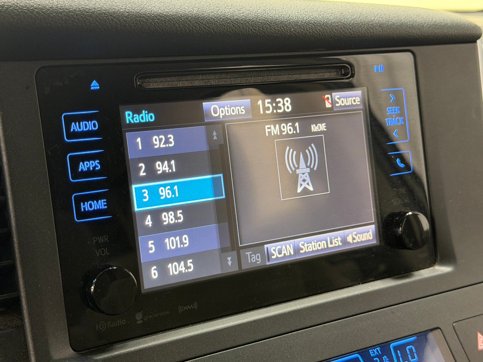 Thumbnail: 2017 Toyota Sienna - 4