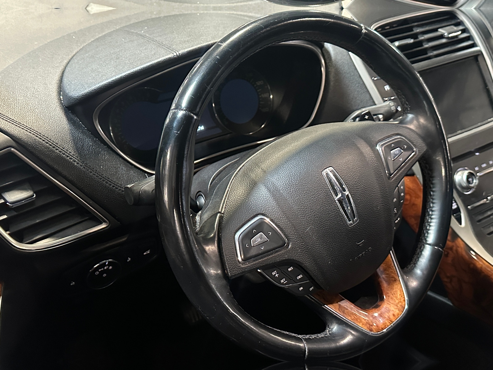 Thumbnail: 2017 Lincoln MKX - 4