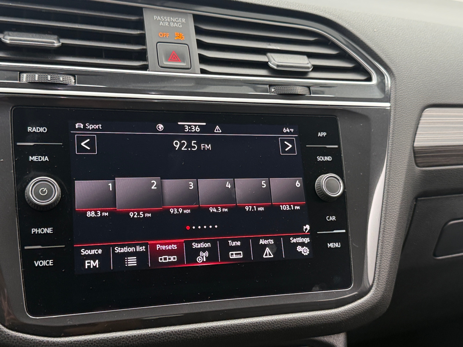 Thumbnail: 2024 Volkswagen Tiguan - 3