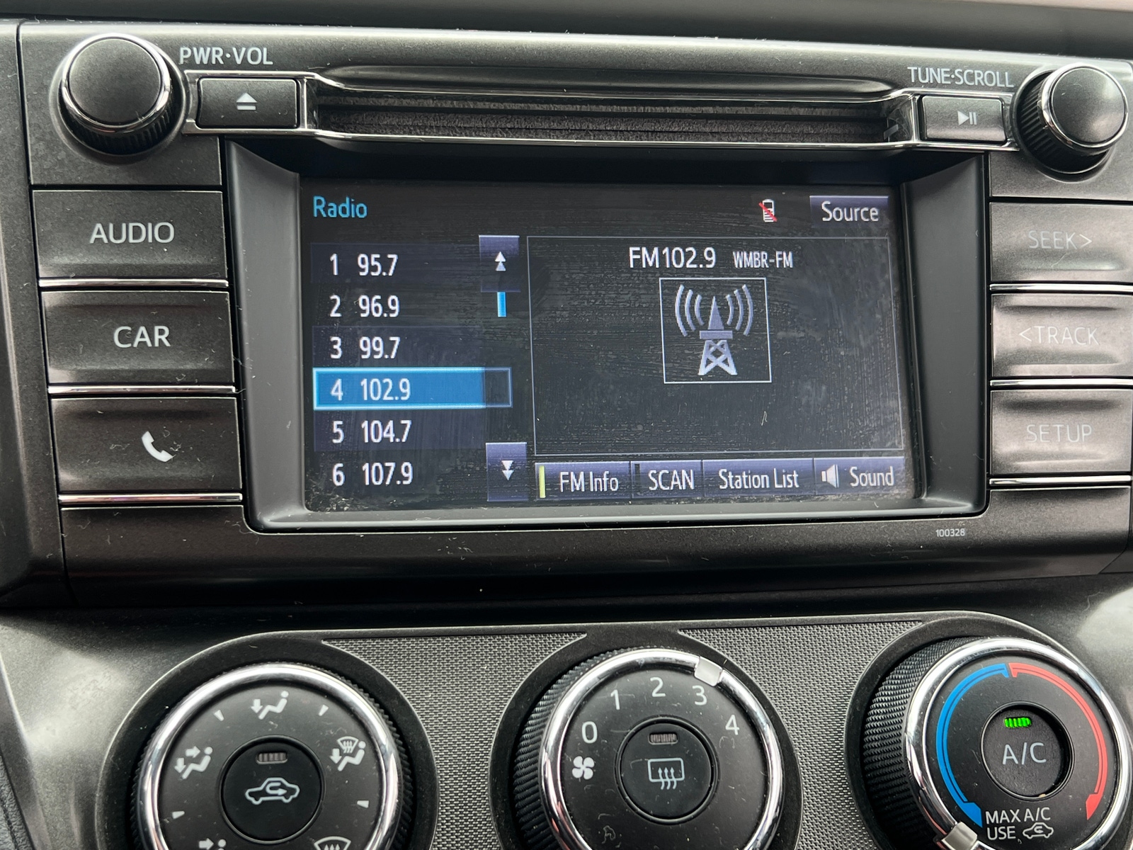 Thumbnail: 2015 Toyota RAV4 - 4