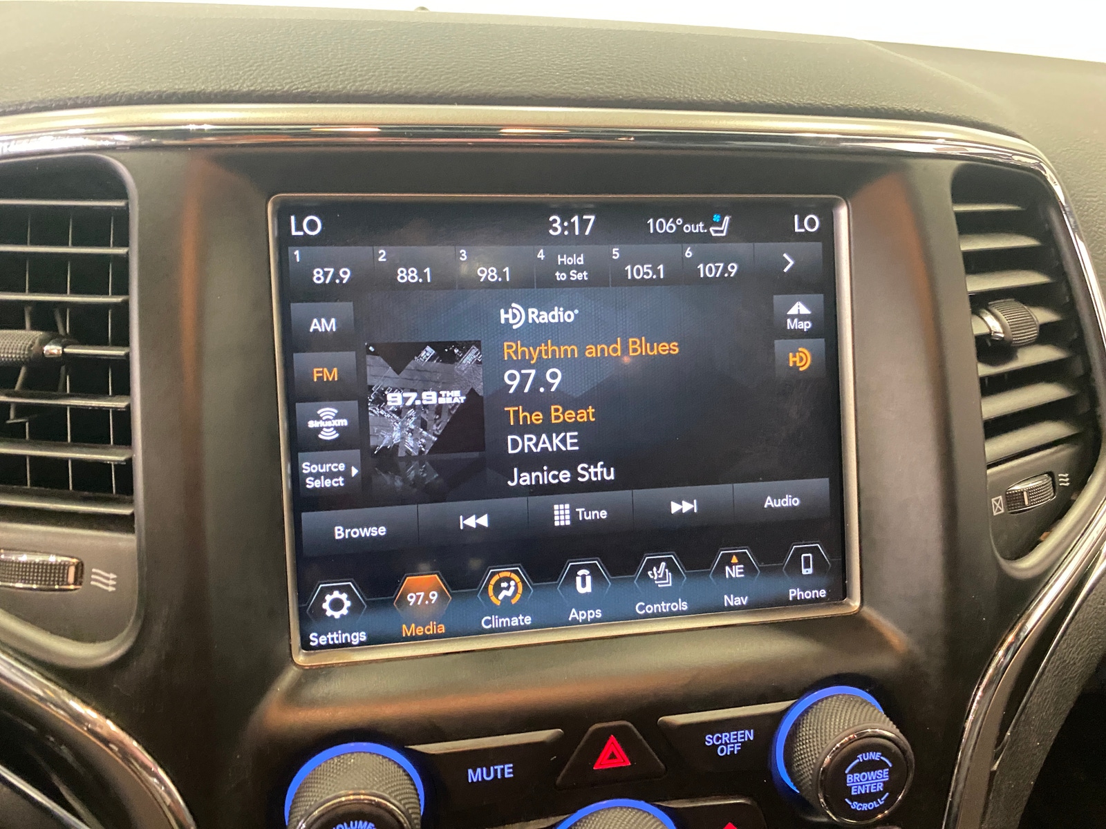 Thumbnail: 2018 Jeep Grand Cherokee - 3