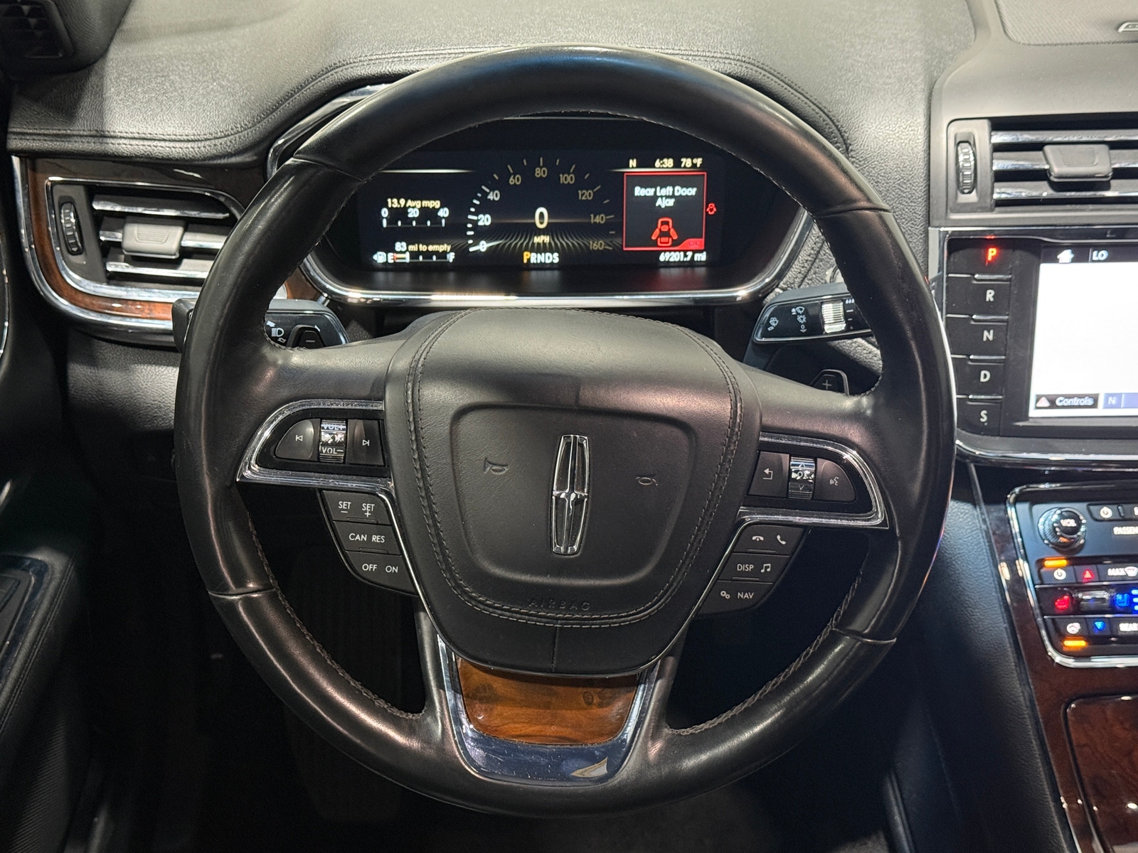 Thumbnail: 2017 Lincoln Continental - 4