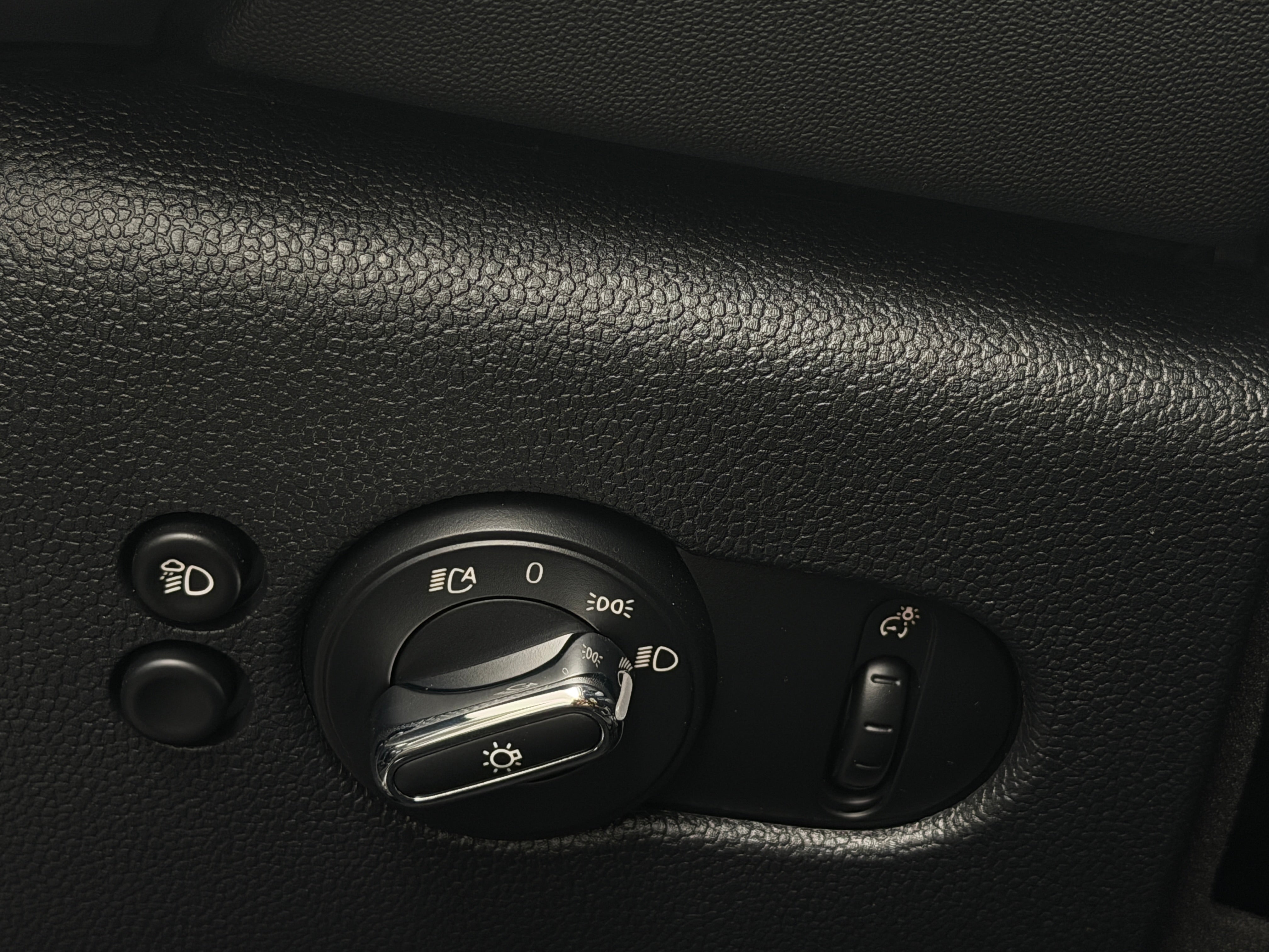 Used 2024 MINI Hardtop 2 Door SE with VIN WMW13DJ07R2V23113 for sale in Pewaukee, WI