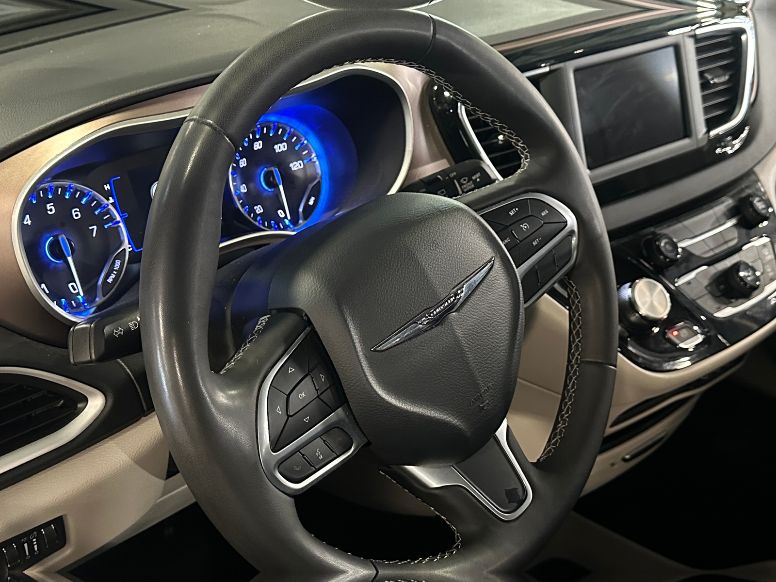 Thumbnail: 2024 Chrysler Voyager - 5
