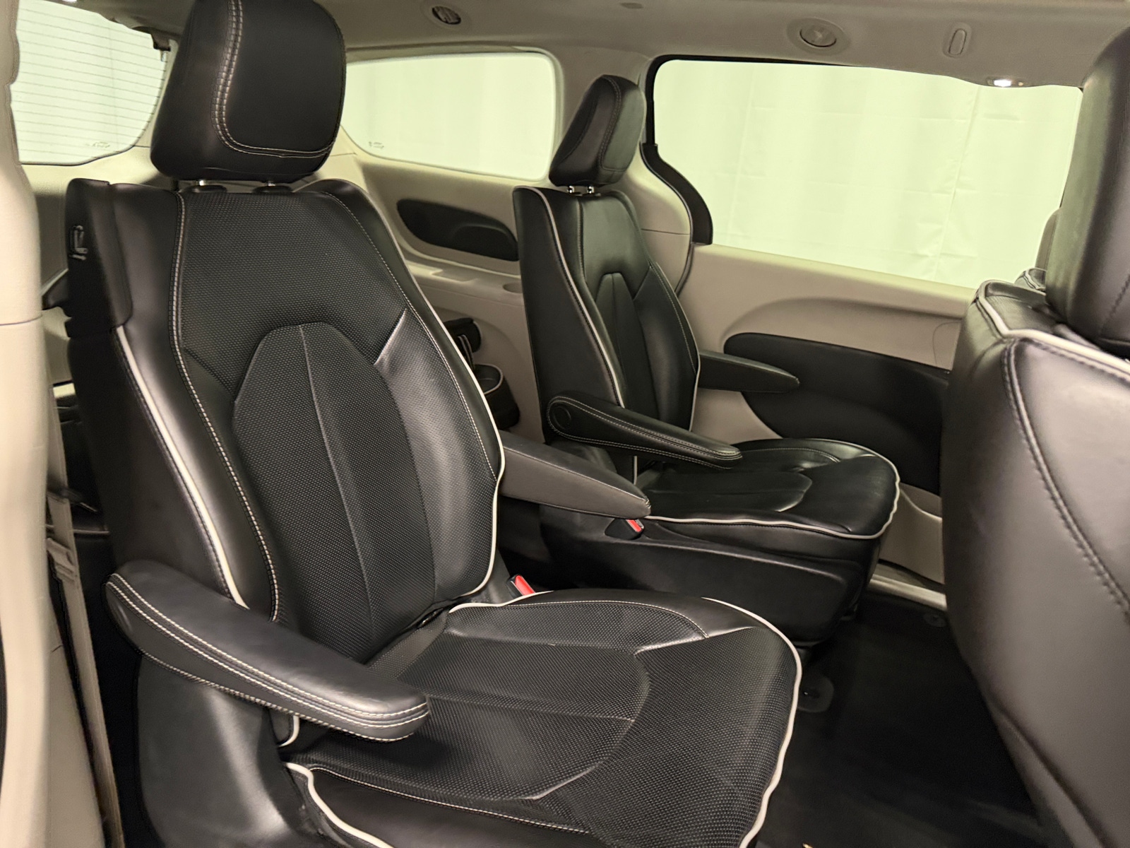 Thumbnail: 2023 Chrysler Pacifica - 5
