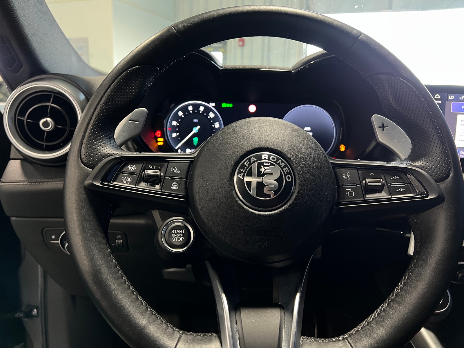 Thumbnail: 2024 Alfa Romeo Tonale - 4