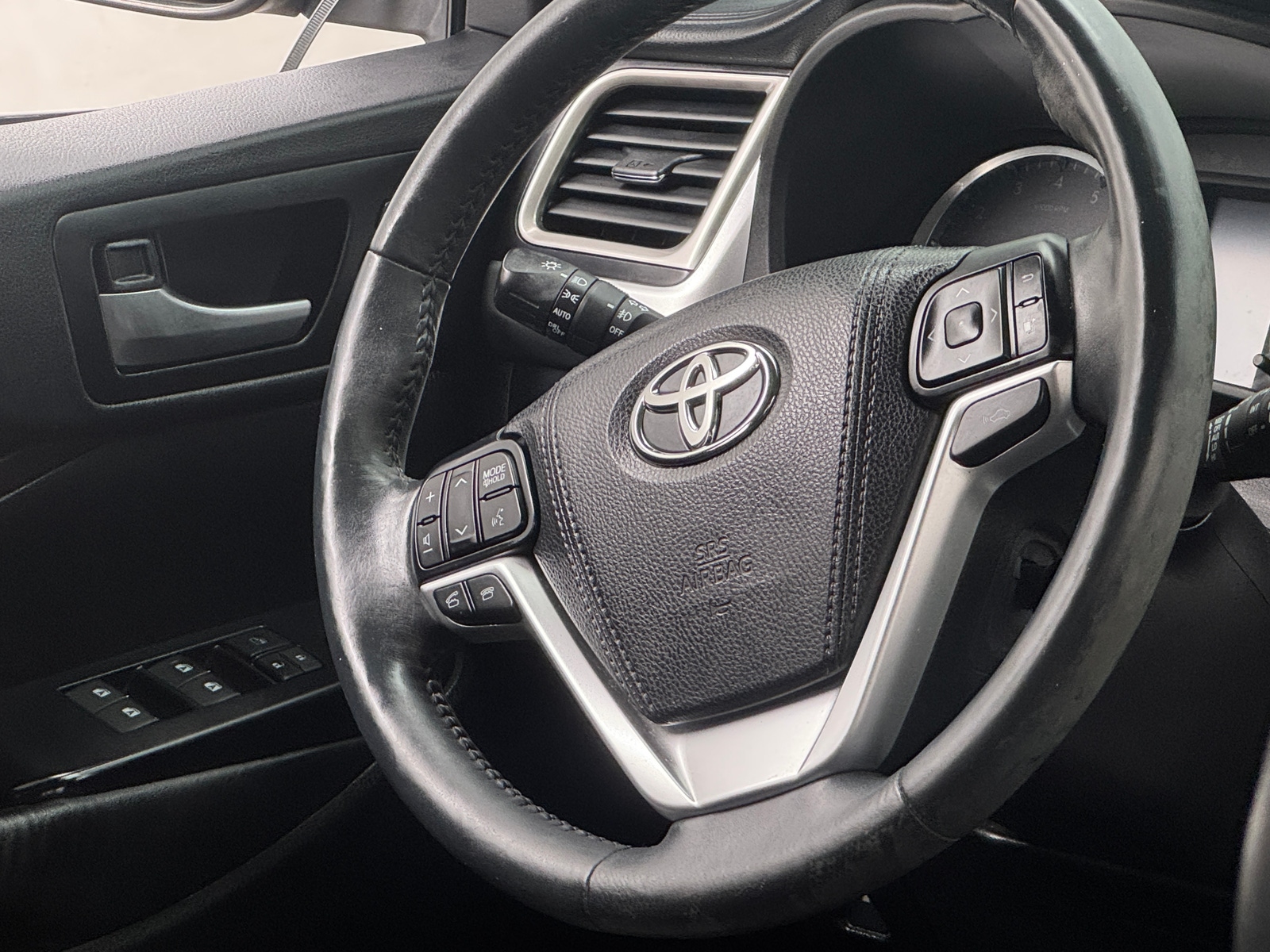 Thumbnail: 2016 Toyota Highlander - 4
