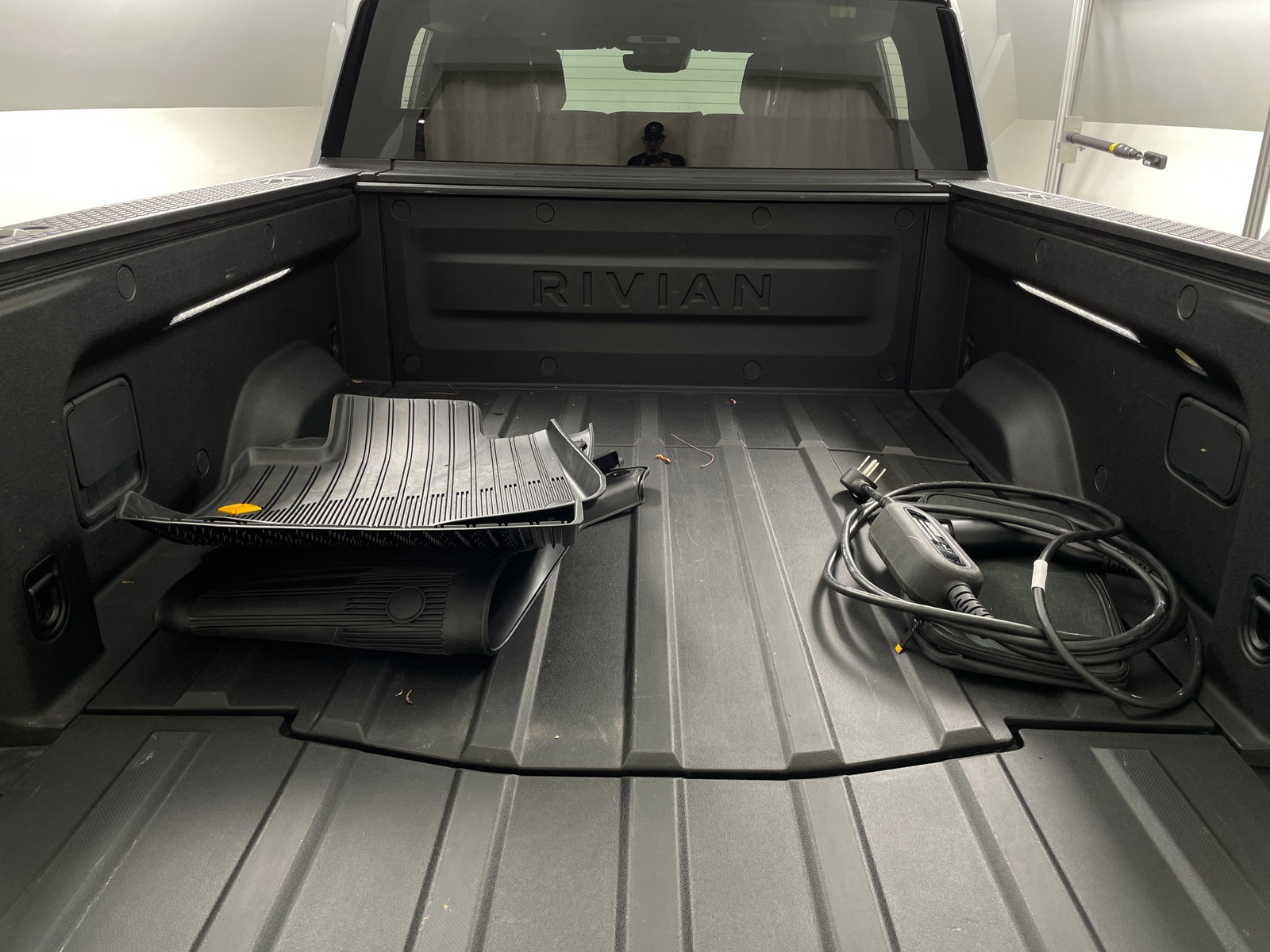 Thumbnail: 2023 Rivian R1T - 6