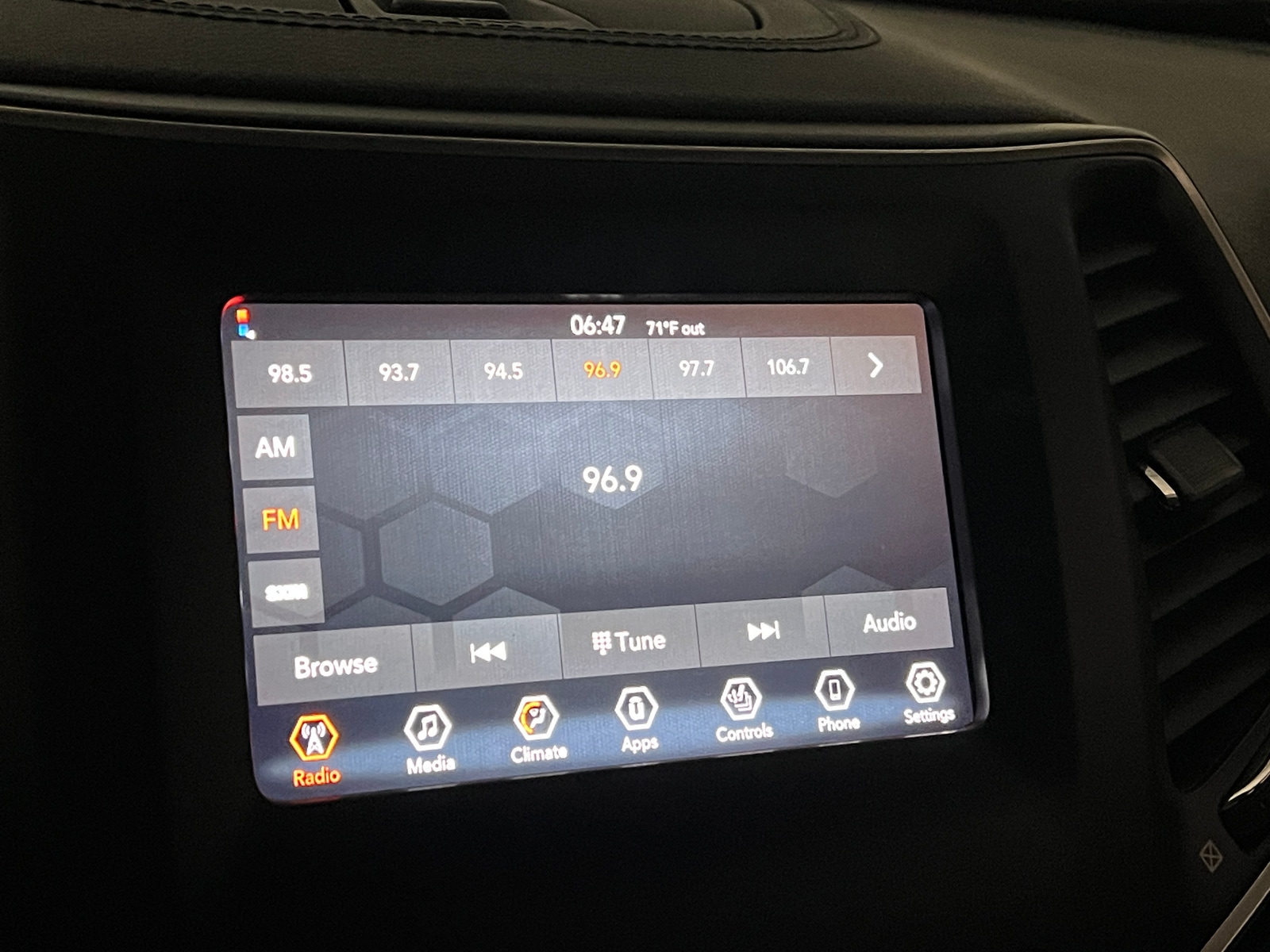 Thumbnail: 2021 Jeep Cherokee - 3