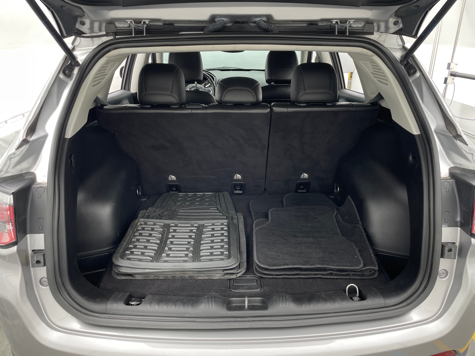 Thumbnail: 2019 Jeep Compass - 6