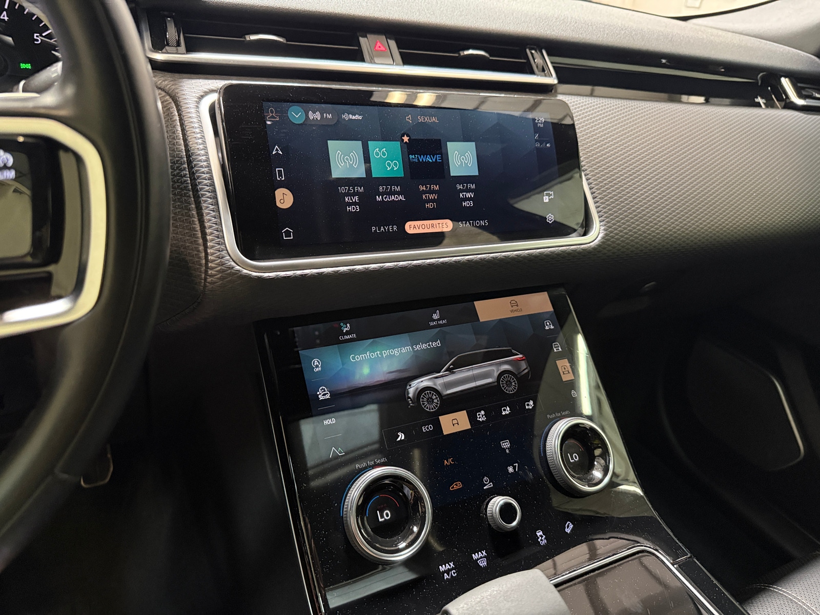 Thumbnail: 2022 Land Rover Range Rover Velar - 3